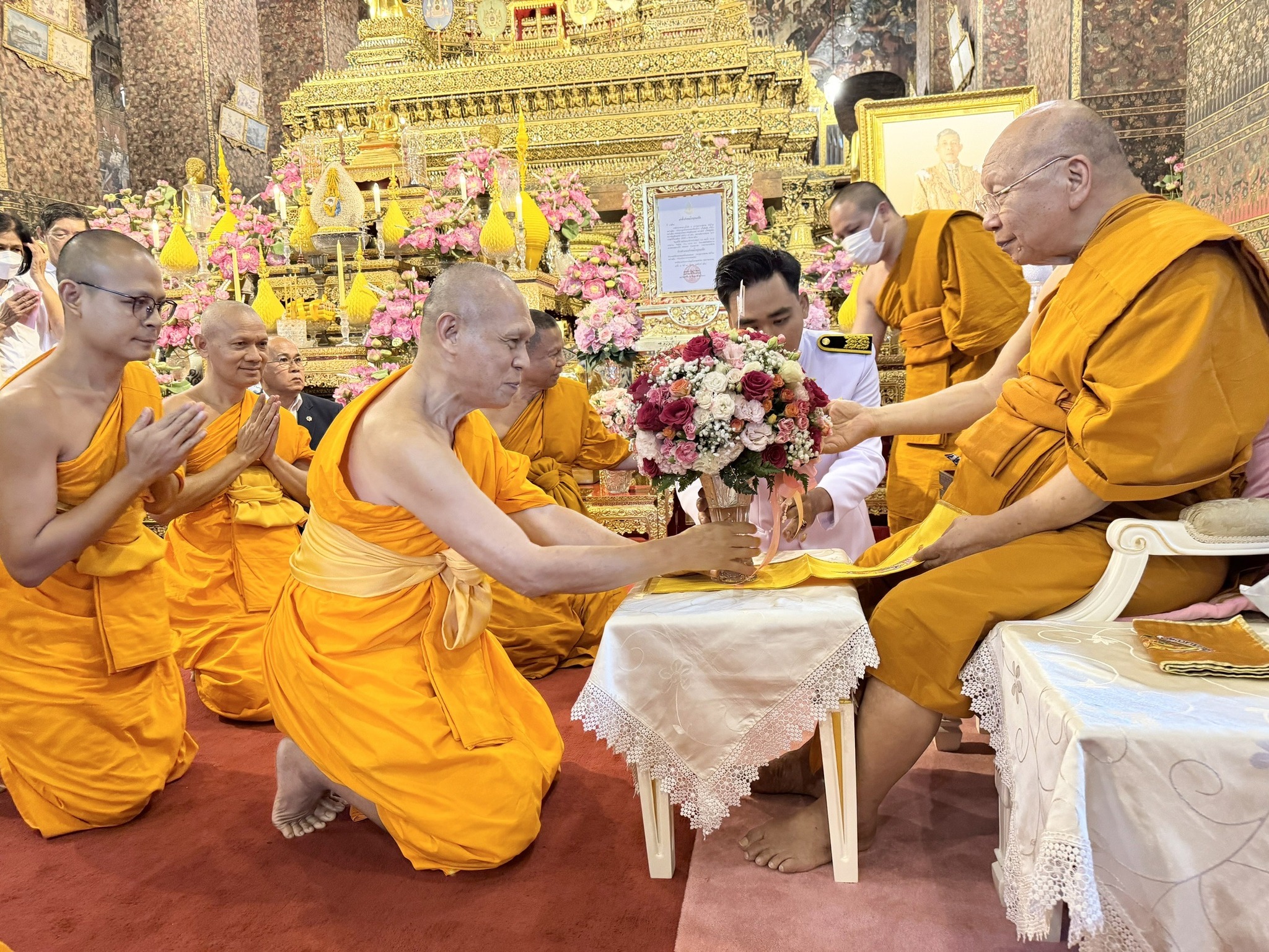 สมเด็จพระมหาธีราจารย์ รับถวายมุทิตาฯ จากเจ้าอาวาสวัดพระธรรมกาย ในโอกาสรับพระบัญชาสมเด็จพระสังฆราช
