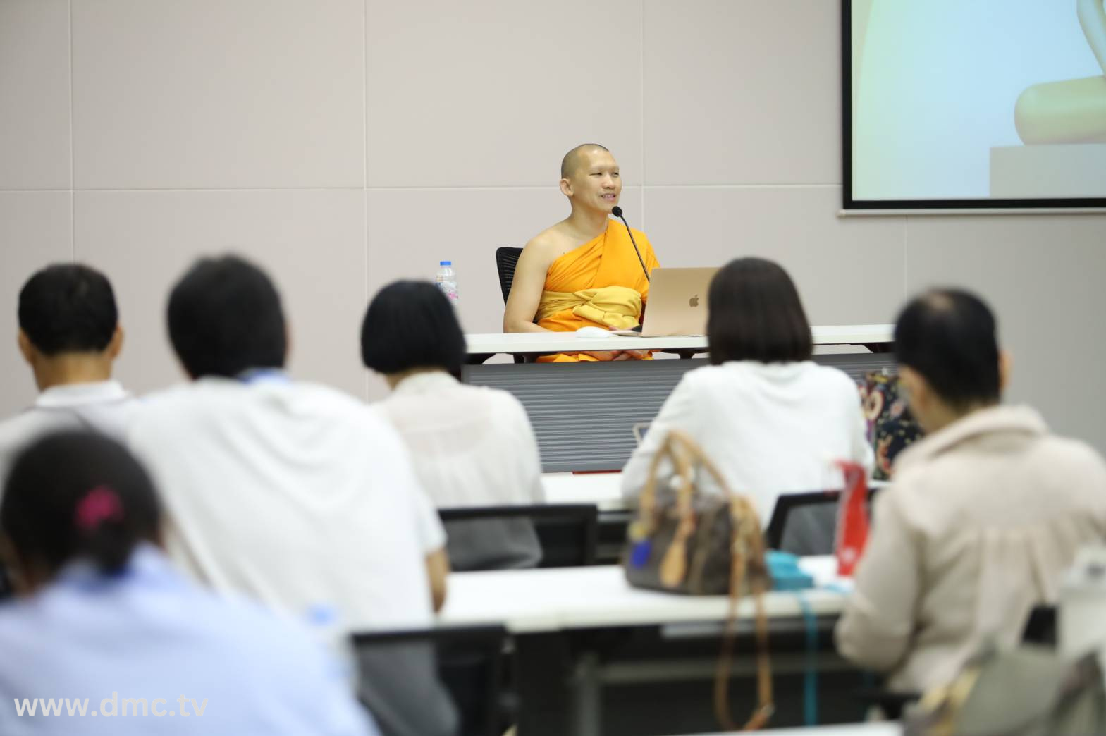 ผู้นำแสงสว่างออนไลน์