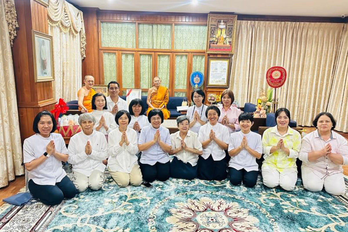 พระพรหมดิลก รับถวายมุทิตาฯ จากประธานมูลนิธิธรรมกาย ในพิธีต้อนรับพระบรมราชโองการแต่งตั้งกรรมการมหาเถรสมาคม
