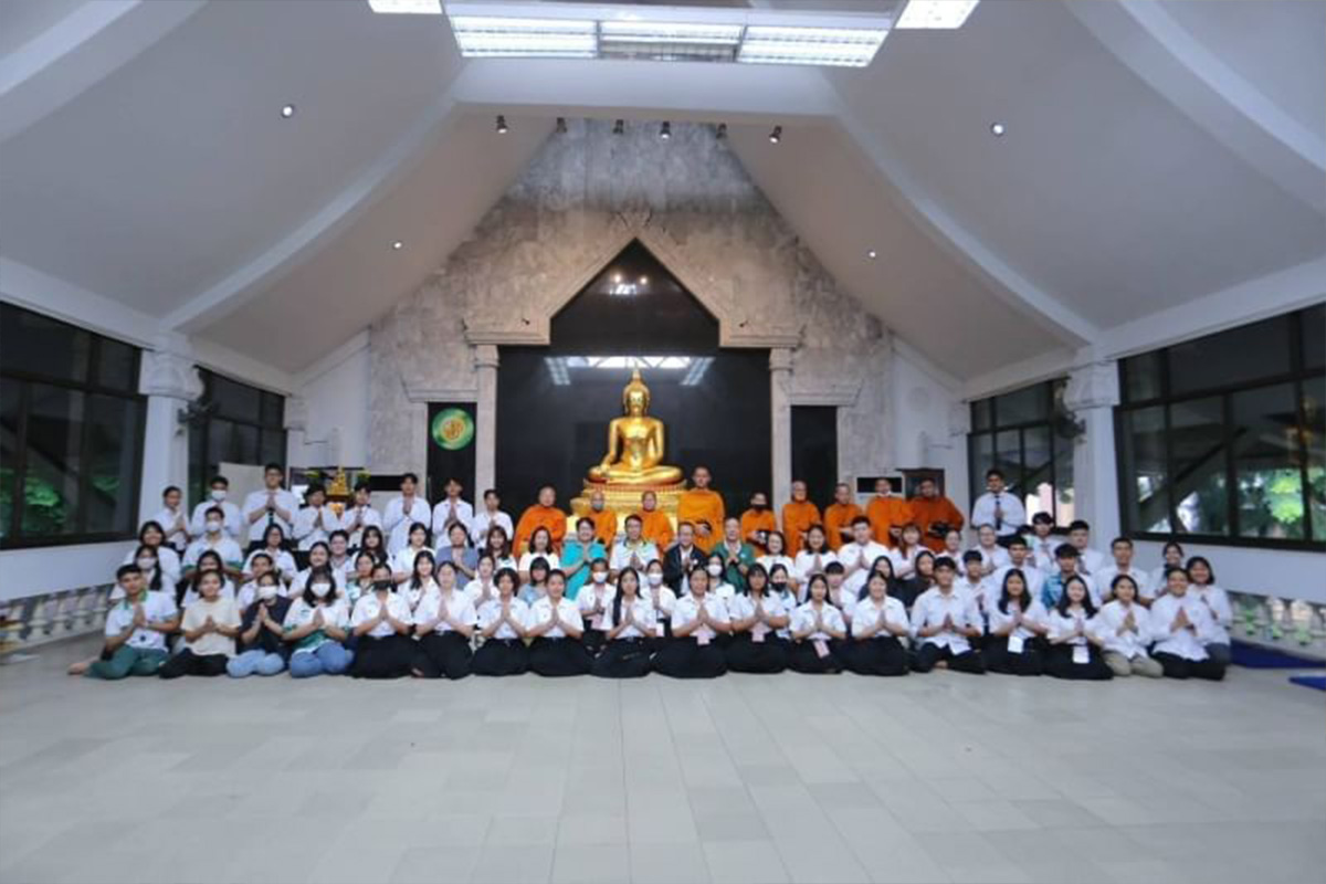 ชมรมพุทธศาสตร์ มหาวิทยาลัยเกษตรศาสตร์ วิทยาเขตบางเขน  จัดกิจกรรมตักบาตรประจำสัปดาห์  