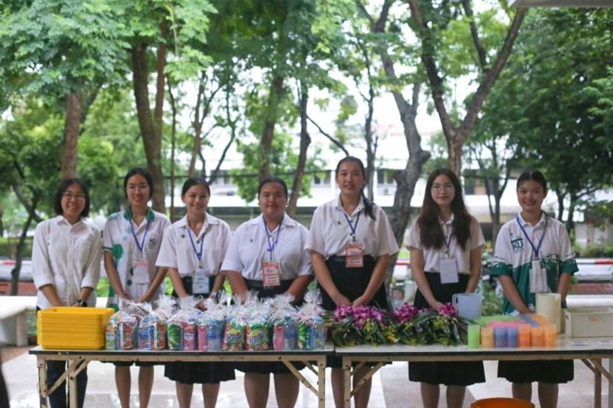 ชมรมพุทธศาสตร์ มหาวิทยาลัยเกษตรศาสตร์ วิทยาเขตบางเขน  จัดกิจกรรมตักบาตรประจำสัปดาห์  