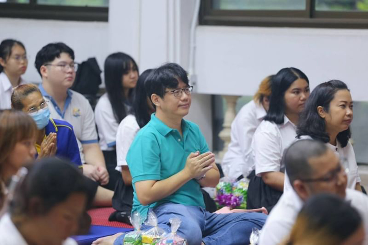 ชมรมพุทธศาสตร์ มหาวิทยาลัยเกษตรศาสตร์ วิทยาเขตบางเขน  จัดกิจกรรมตักบาตรประจำสัปดาห์  