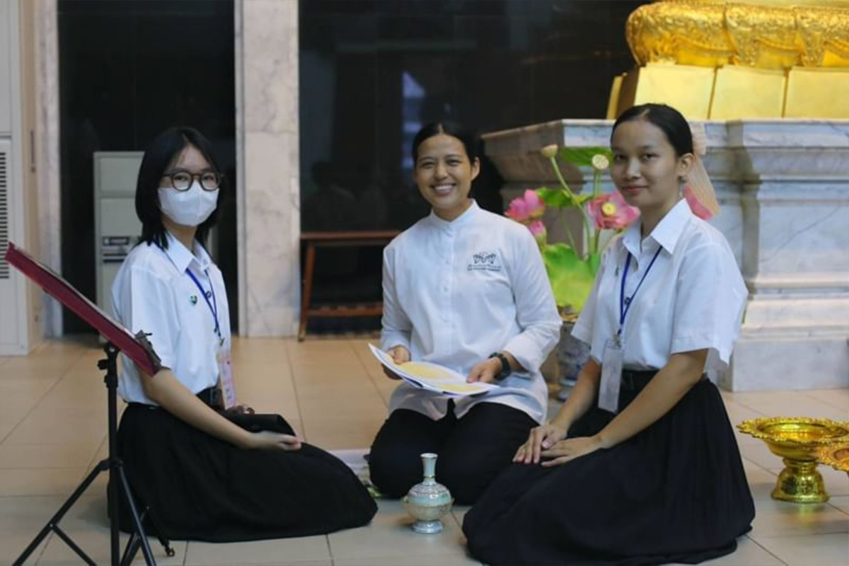 ชมรมพุทธศาสตร์ มหาวิทยาลัยเกษตรศาสตร์ วิทยาเขตบางเขน  จัดกิจกรรมตักบาตรประจำสัปดาห์  