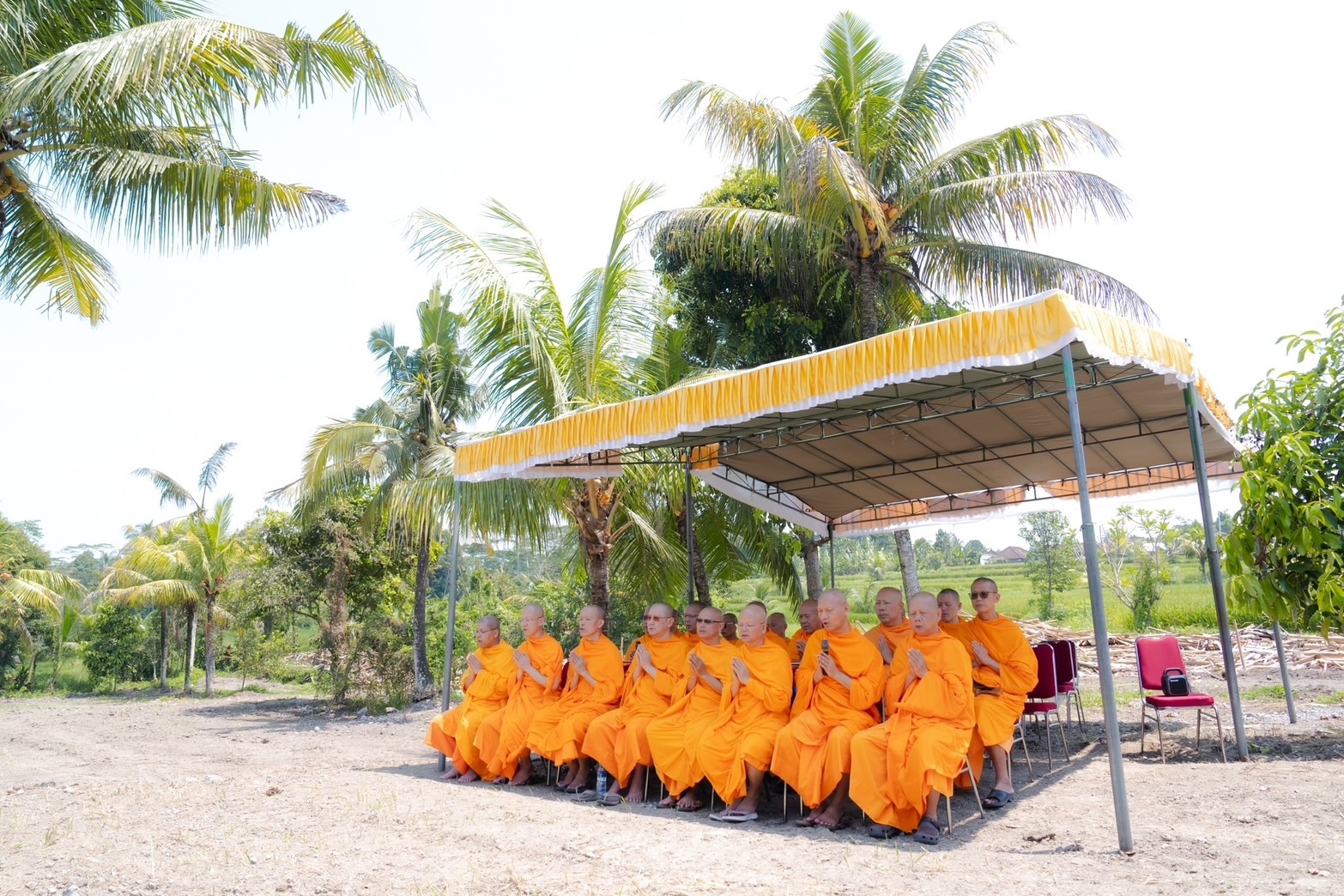 พิธีกลั่นแผ่นดิน ศูนย์ปฏิบัติธรรมบาหลี แห่งที่ 2