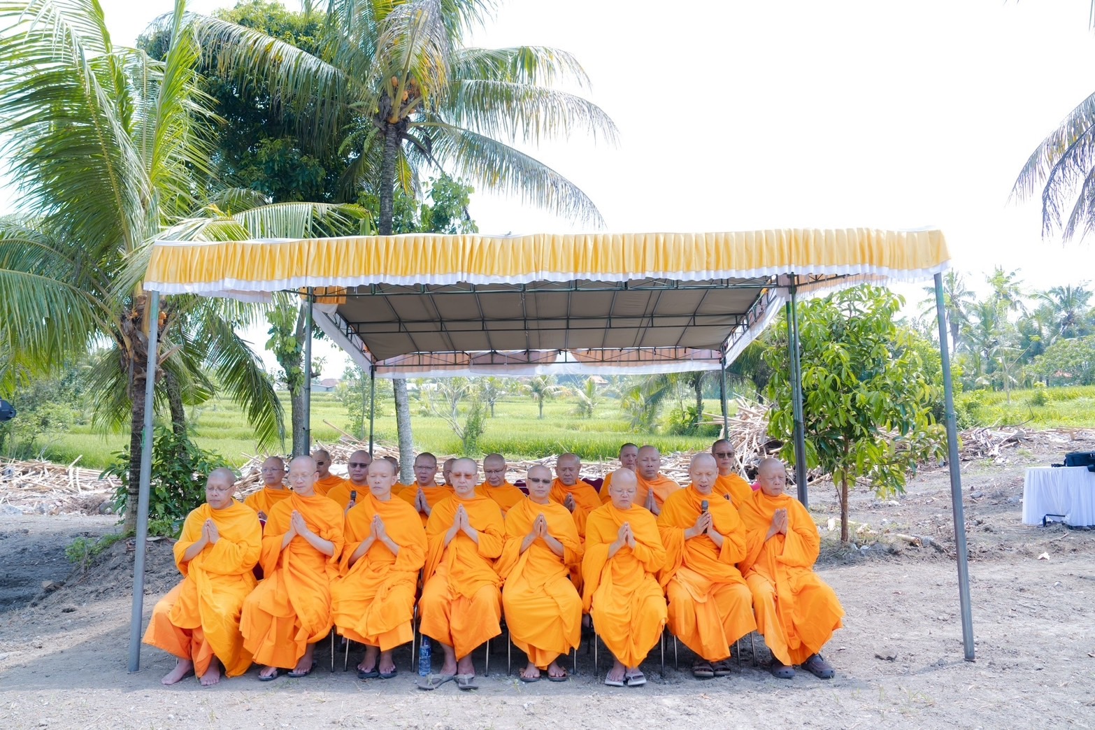 พิธีกลั่นแผ่นดิน ศูนย์ปฏิบัติธรรมบาหลี แห่งที่ 2