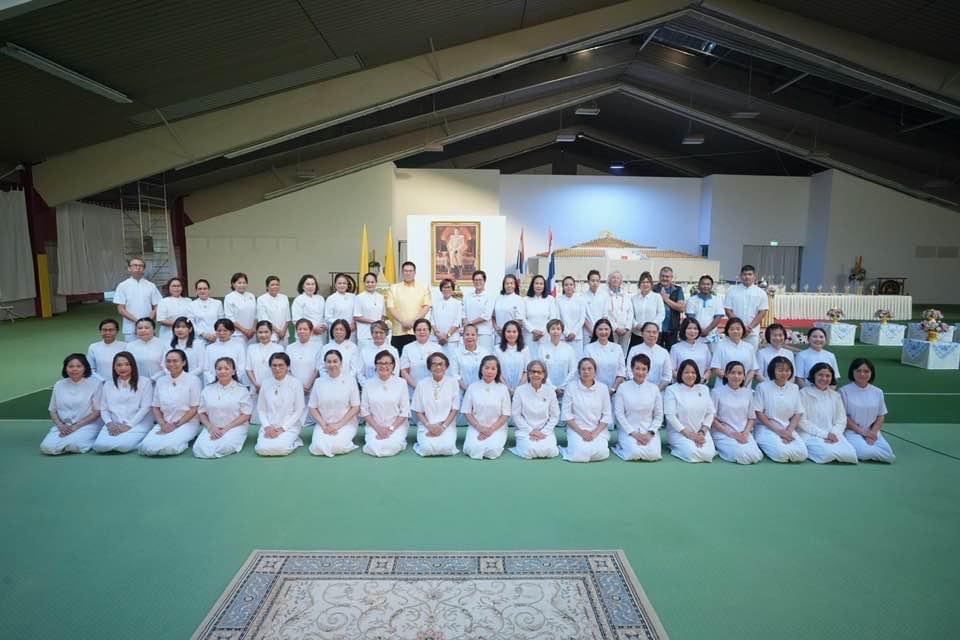 คณะสงฆ์วัดพระธรรมกายในทวีปยุโรป 28 วัด จัดพิธีเจริญพระพุทธมนต์