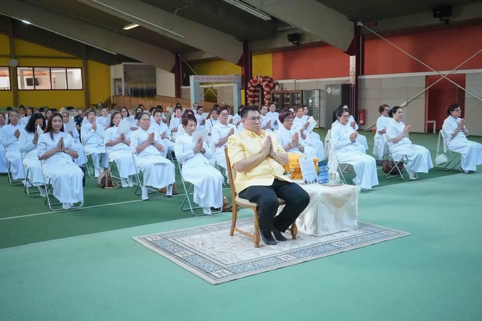 คณะสงฆ์วัดพระธรรมกายในทวีปยุโรป 28 วัด จัดพิธีเจริญพระพุทธมนต์