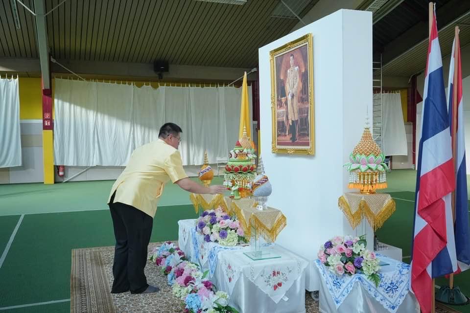 คณะสงฆ์วัดพระธรรมกายในทวีปยุโรป 28 วัด จัดพิธีเจริญพระพุทธมนต์