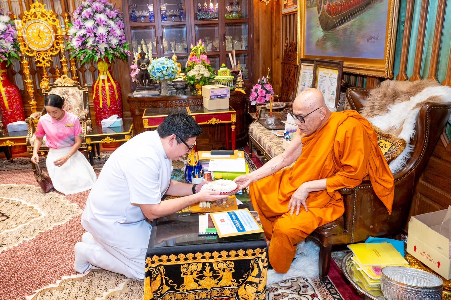 วัดพระธรรมกาย มูลนิธิธรรมกาย  ร่วมสมทบสนับสนุนเจ้าคณะใหญ่หนตะวันออก  ช่วยผู้ประสบอุทกภัย
