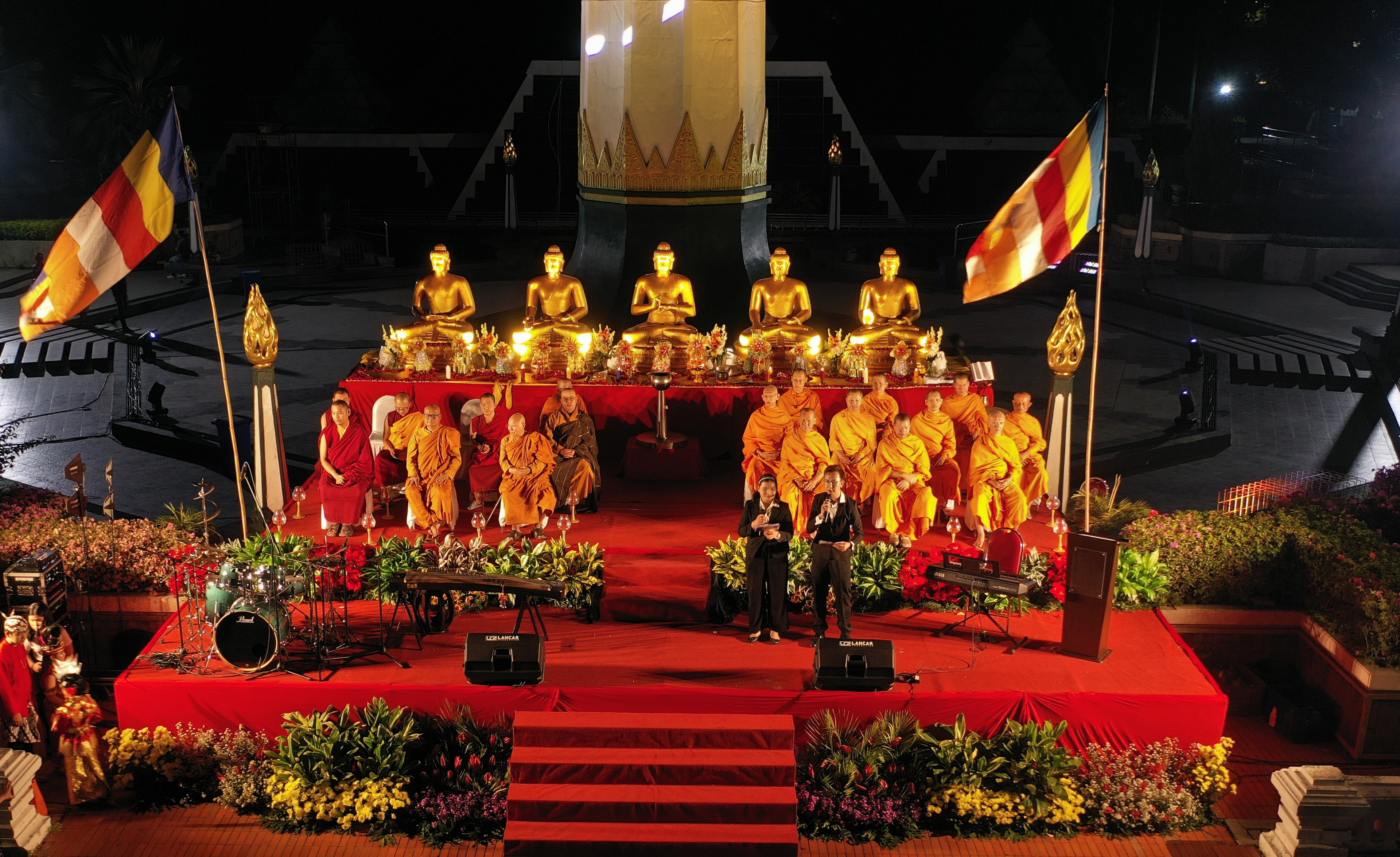 พิธีจุดประทีป 10,000 ดวง เนื่องในวาระครบรอบ 79 ปี ประกาศเอกราชของอินโดนีเซีย