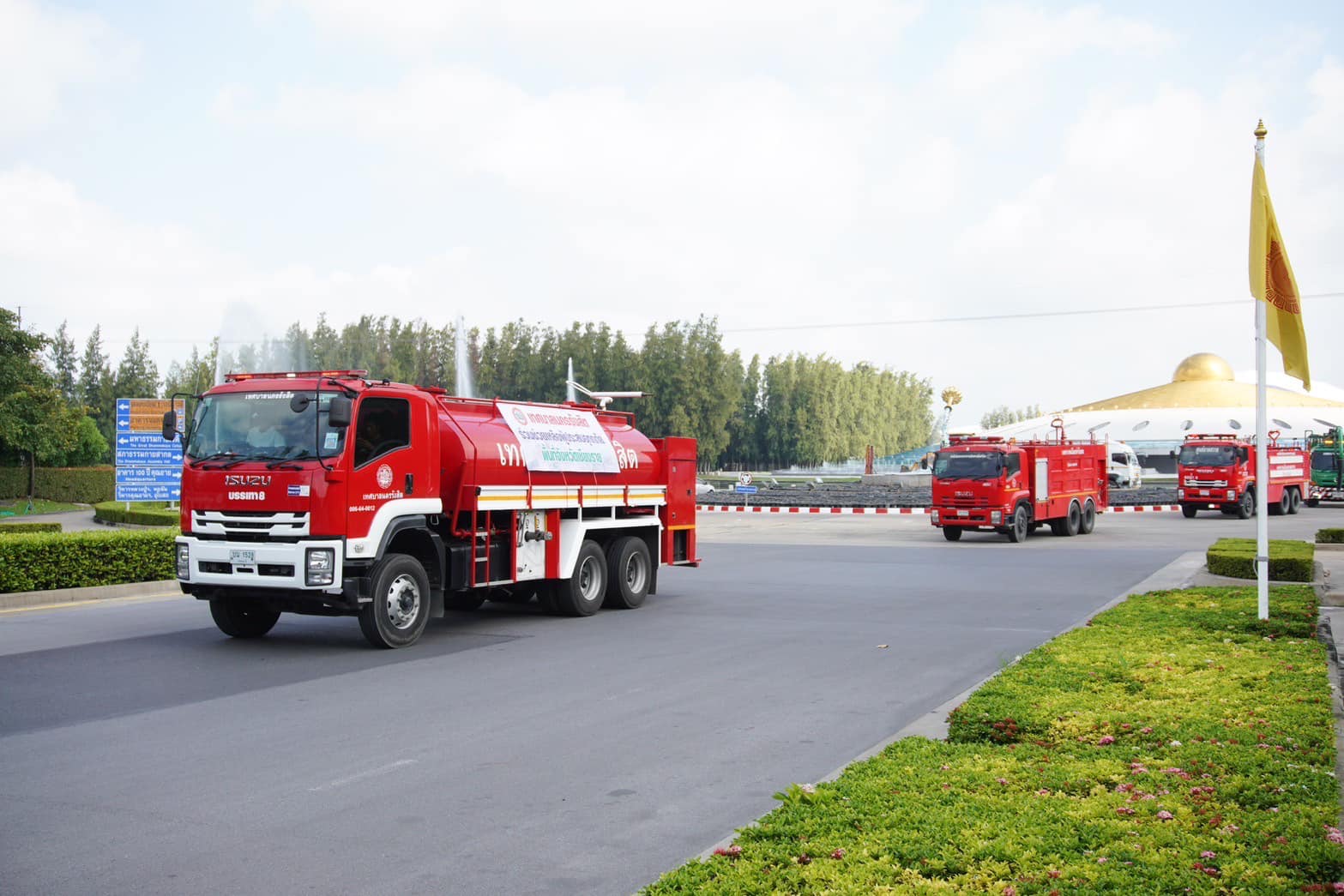 ฟื้นฟูเชียงราย ปทุมธานีส่งเครื่องจักรกลลงพื้นที่อุทกภัยเร่งช่วยเหลือประชาชน