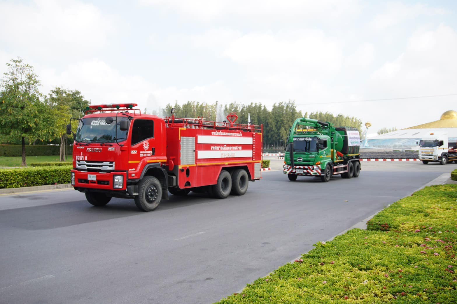 ฟื้นฟูเชียงราย ปทุมธานีส่งเครื่องจักรกลลงพื้นที่อุทกภัยเร่งช่วยเหลือประชาชน