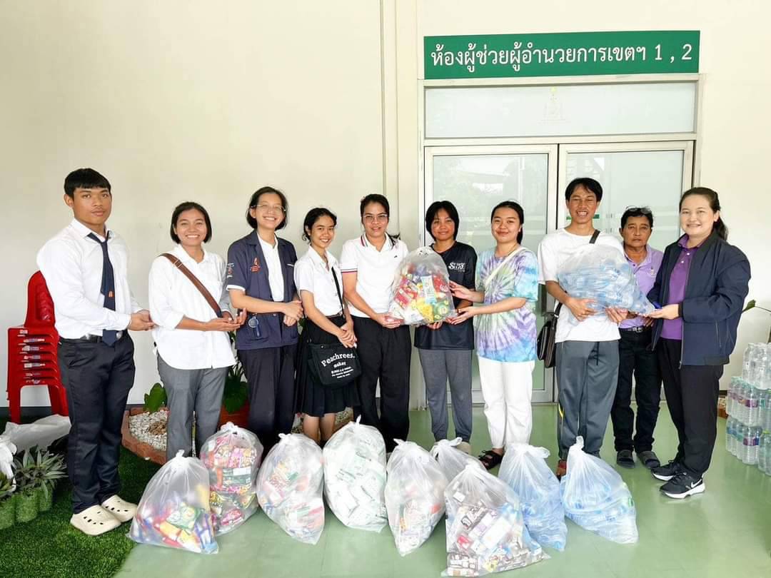 เครือข่ายชมรมพุทธทั่วประเทศ จัดตักบาตรช่วยเหลือภัยน้ำท่วมภาคเหนือ