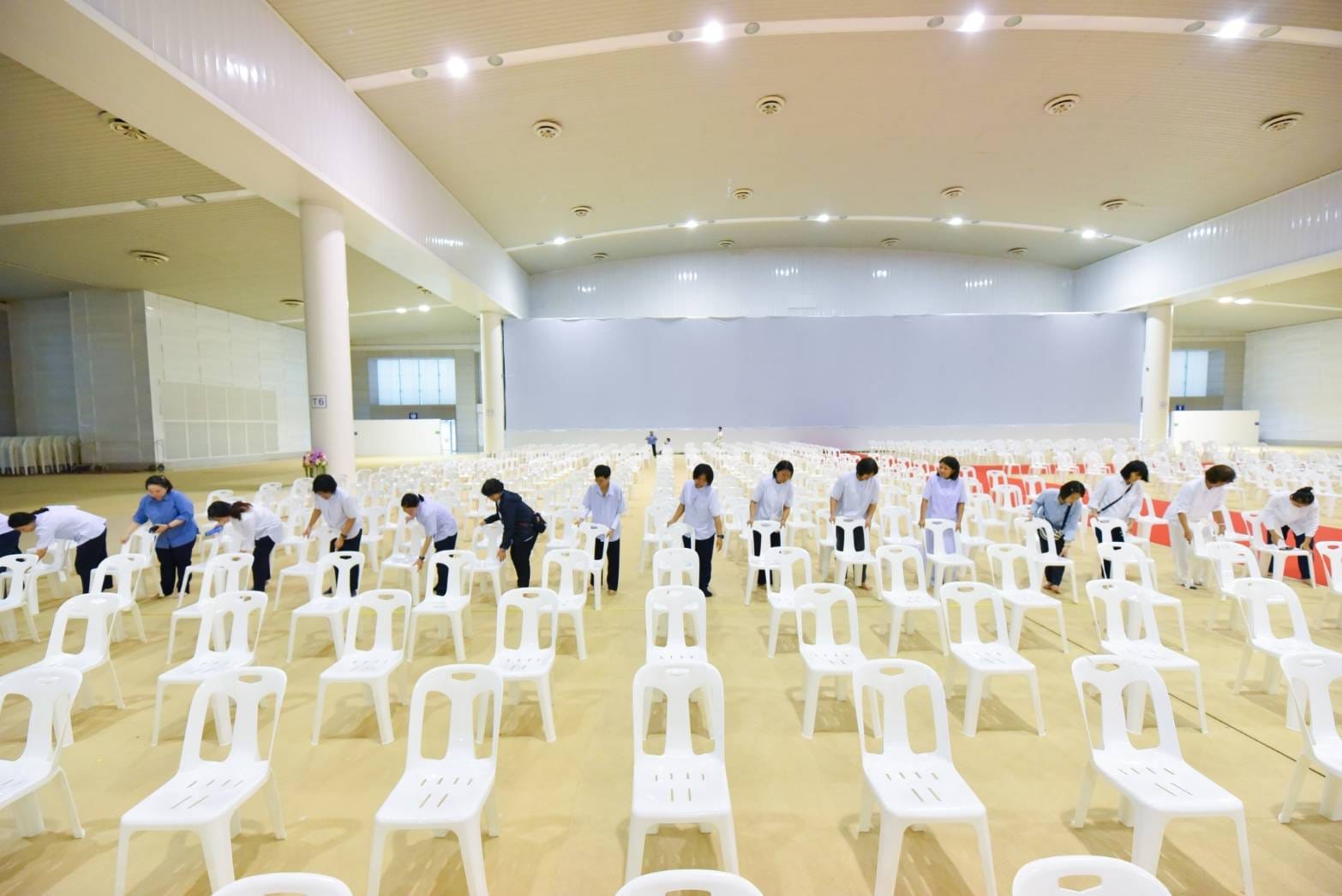 พิธีมอบองค์พระธรรมกาย 2,000 องค์