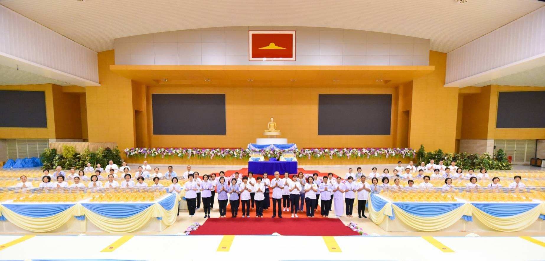 พิธีมอบองค์พระธรรมกาย 2,000 องค์