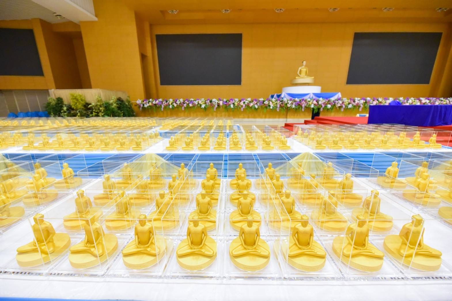 พิธีมอบองค์พระธรรมกาย 2,000 องค์