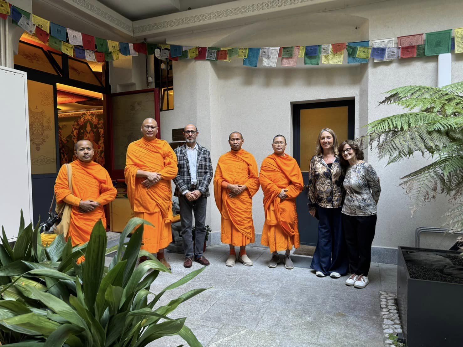คณะสงฆ์วัดพระธรรมกายอิตาลี เยี่ยมชมวัดทิเบต