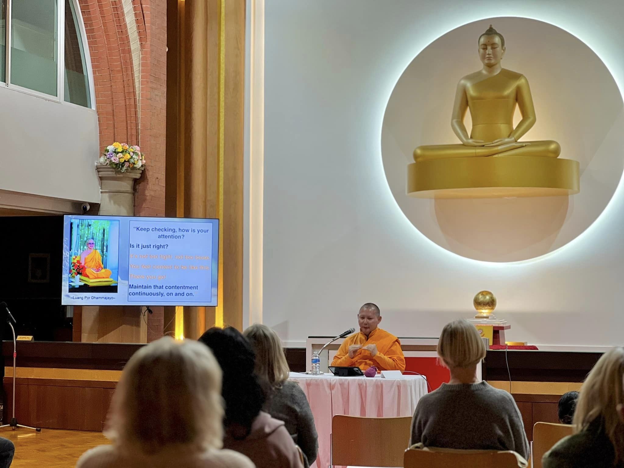 วัดพระธรรมกายลอนดอน จัดปฏิบัติธรรมชาวท้องถิ่น