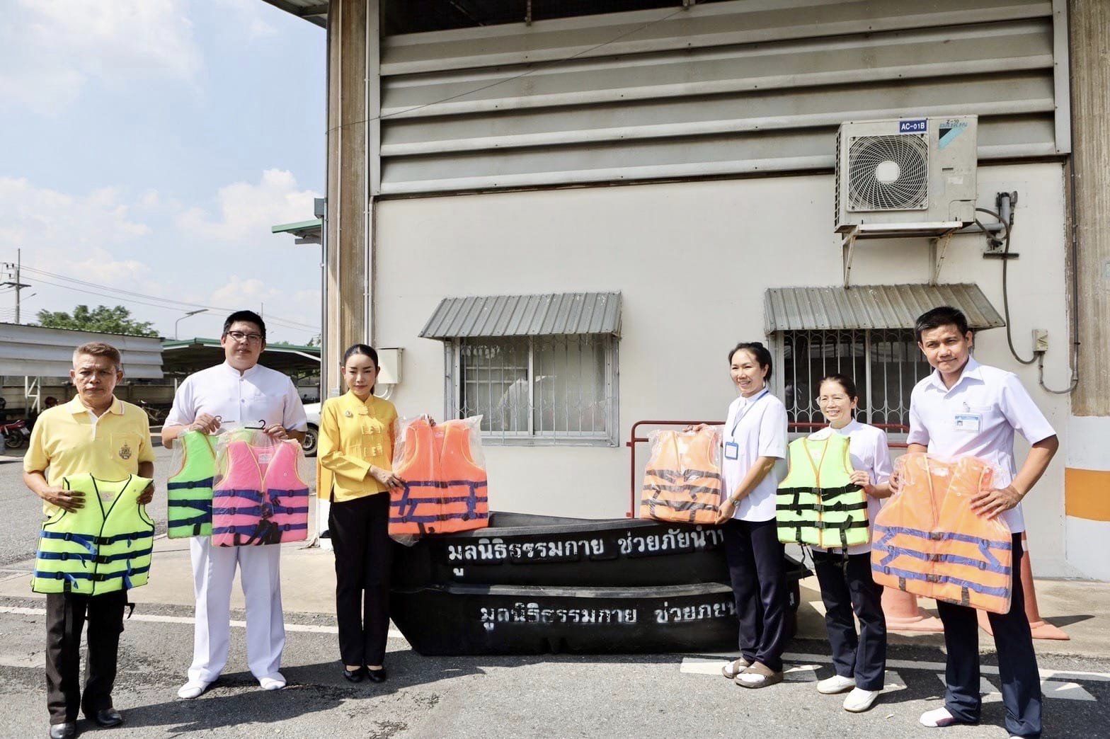 วัดพระธรรมกาย มอบถุงยังชีพ จำนวน 1,000 ชุด ช่วยผู้ประสบภัยน้ำท่วม จังหวัดเชียงใหม่ และจังหวัดลำพูน
