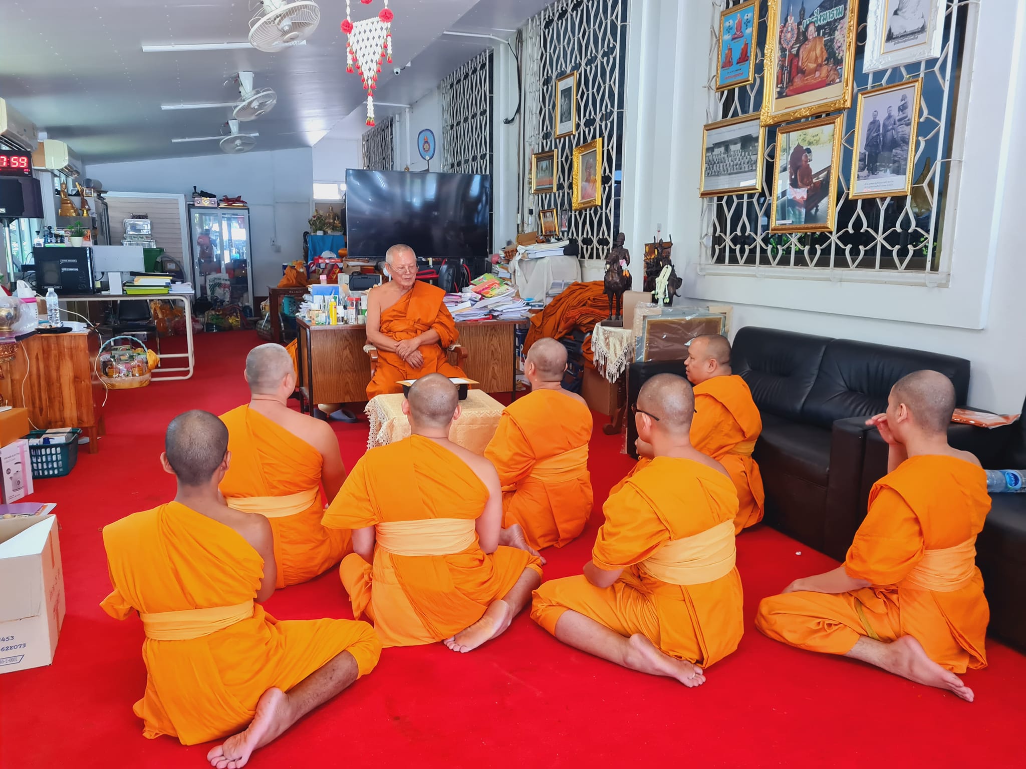 วัดพระธรรมกาย และศูนย์ปฏิบัติธรรมอุทัยแสง มอบปัจจัยสมทบ ช่วยเหลือครอบครัวผู้สูญเสียจากเหตุไฟไหม้รถบัสทัศนศึกษา