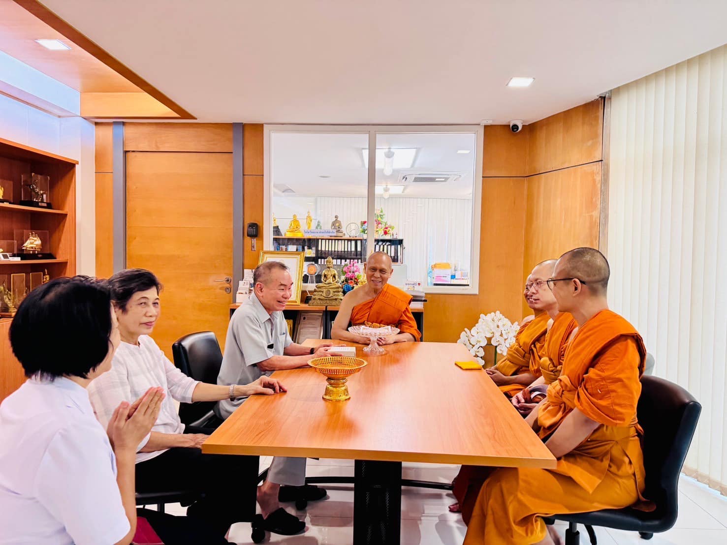 CEO เนเจอร์กิฟ ถวายชุดกิฟเซ็ตกาแฟ ร่วมบุญไทยธรรมสมทบกฐิน 30,000 วัด