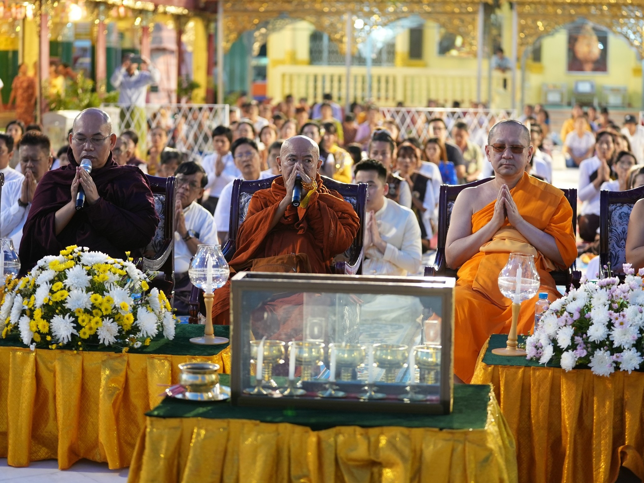 วัดพระธรรมกาย จุดประทีป 10,180 ดวง ณ พระมหาเจดีย์ชเวดากอง เมียนมา 
