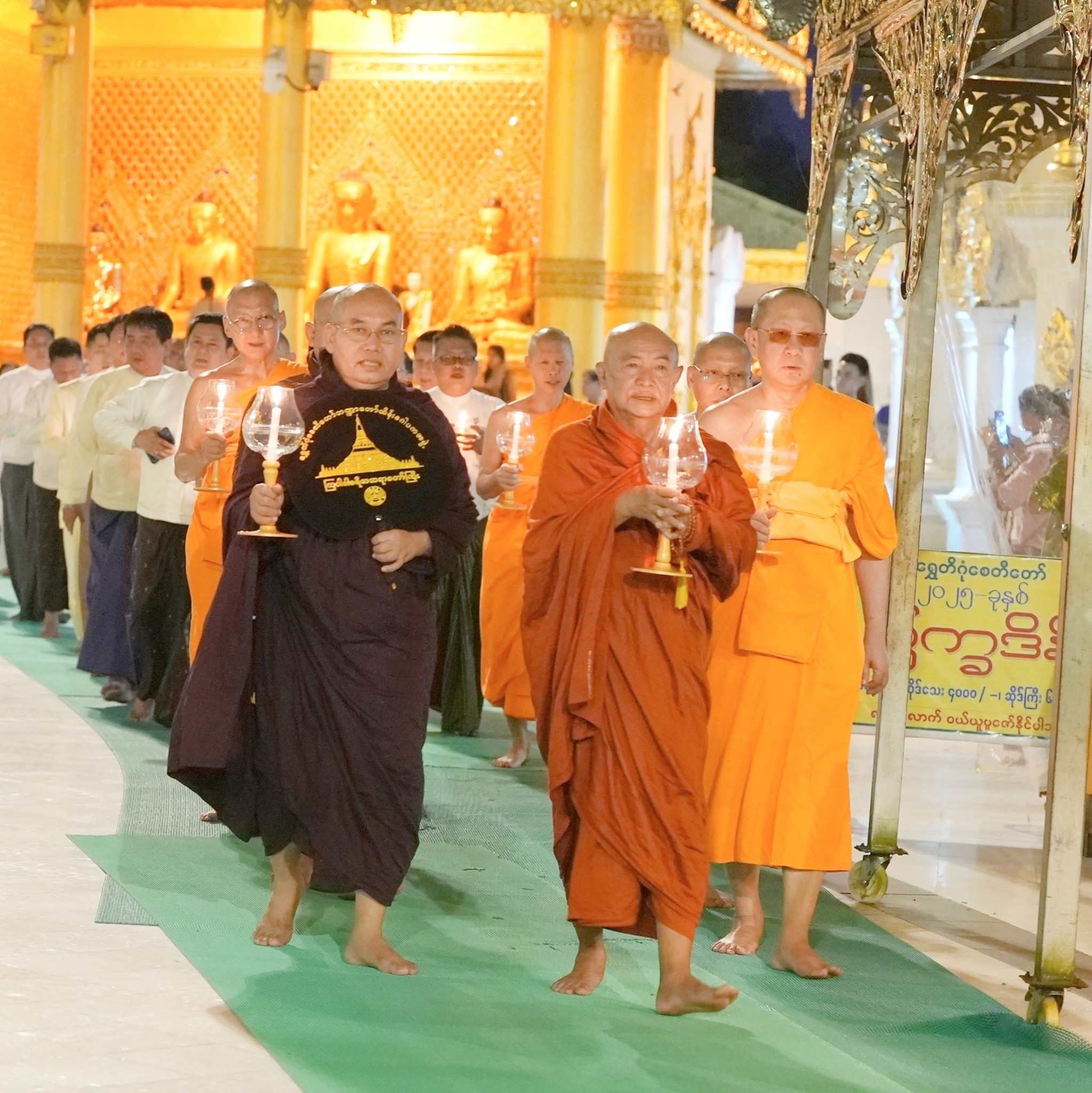 วัดพระธรรมกาย จุดประทีป 10,180 ดวง ณ พระมหาเจดีย์ชเวดากอง เมียนมา 