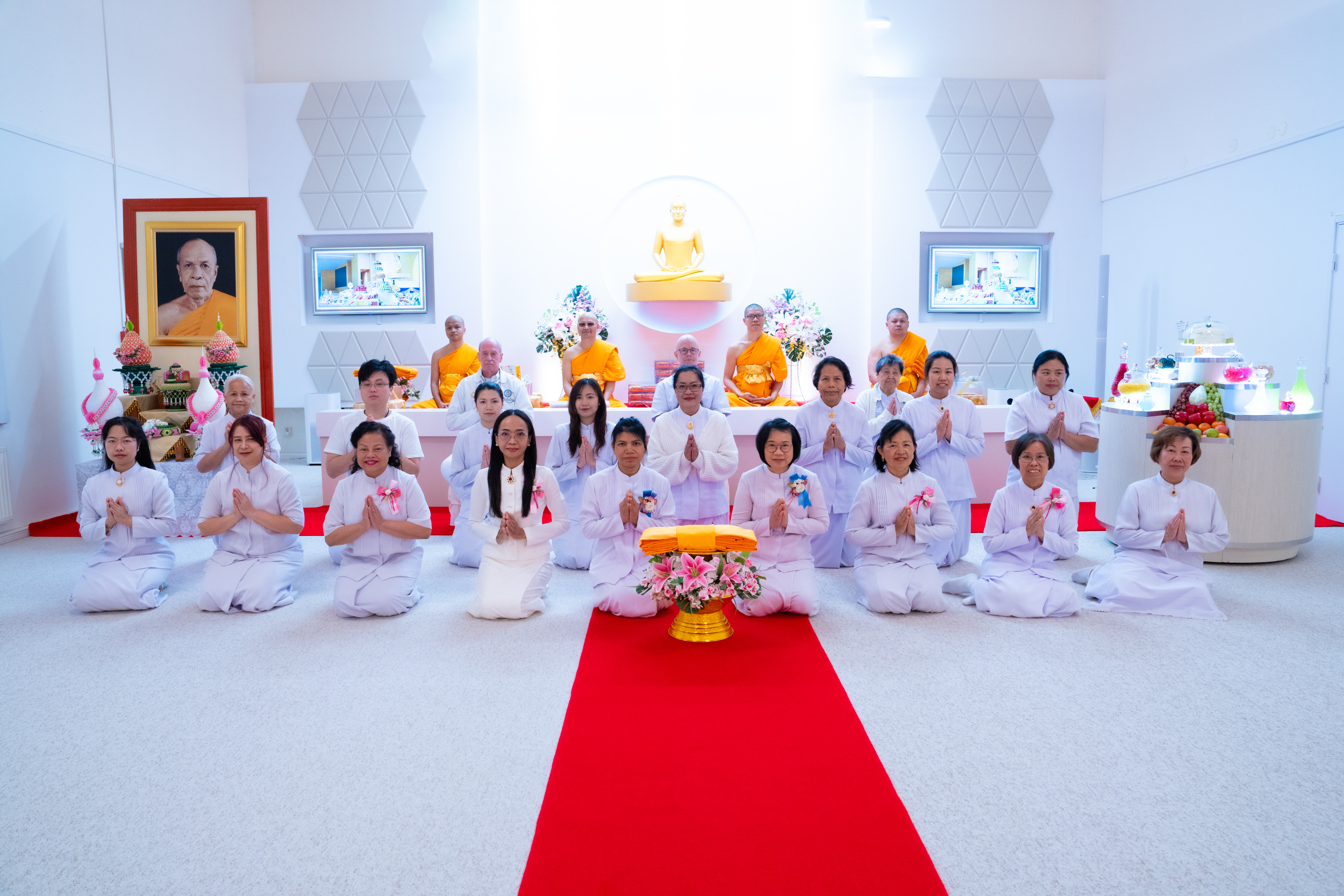 วัดพระธรรมกายสตอกโฮล์ม จัดงานบุญบูชาข้าวพระ