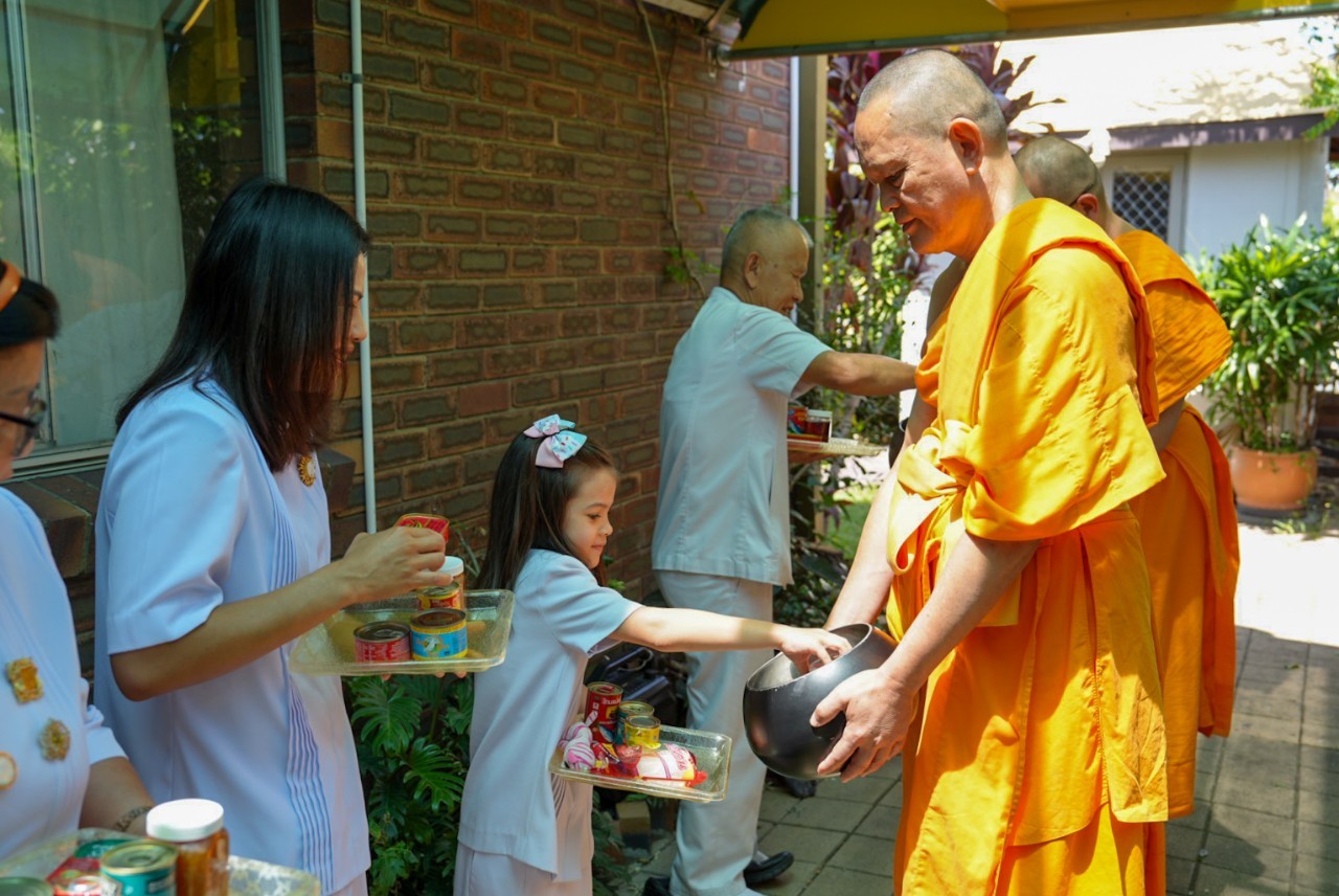 วัดพระธรรมกายบริสเบน จัดงานบุญบูชาข้าวพระ