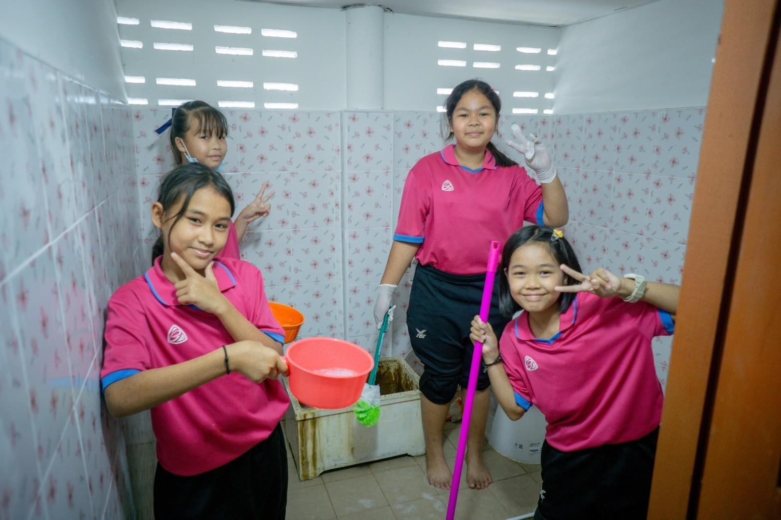 ค่ายคุณธรรม โรงเรียนวัดโพธิ์นฤมิตร และโรงเรียนวัดม่วงเจริญผล จ.สุพรรณบุรี