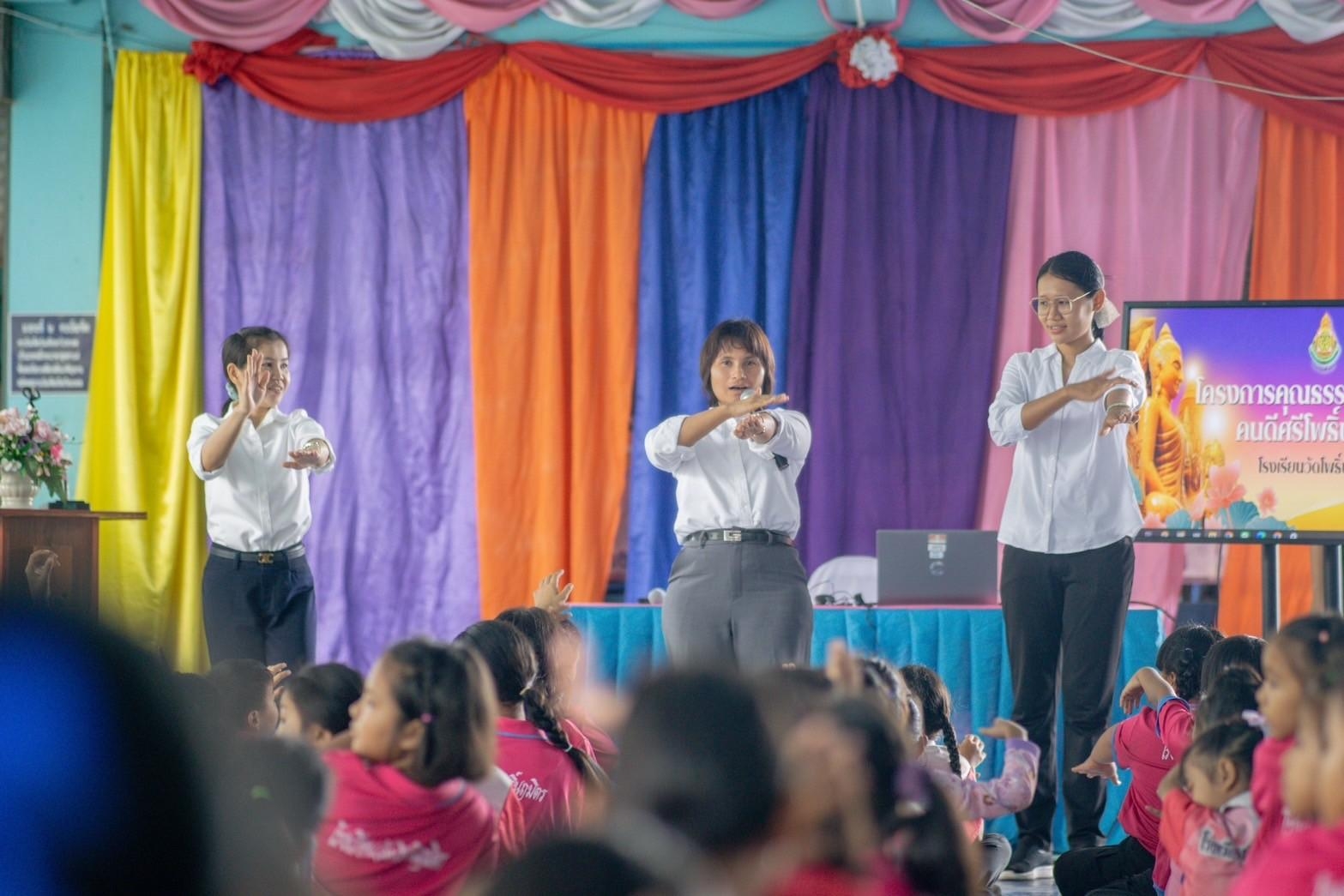 ค่ายคุณธรรม โรงเรียนวัดโพธิ์นฤมิตร และโรงเรียนวัดม่วงเจริญผล จ.สุพรรณบุรี
