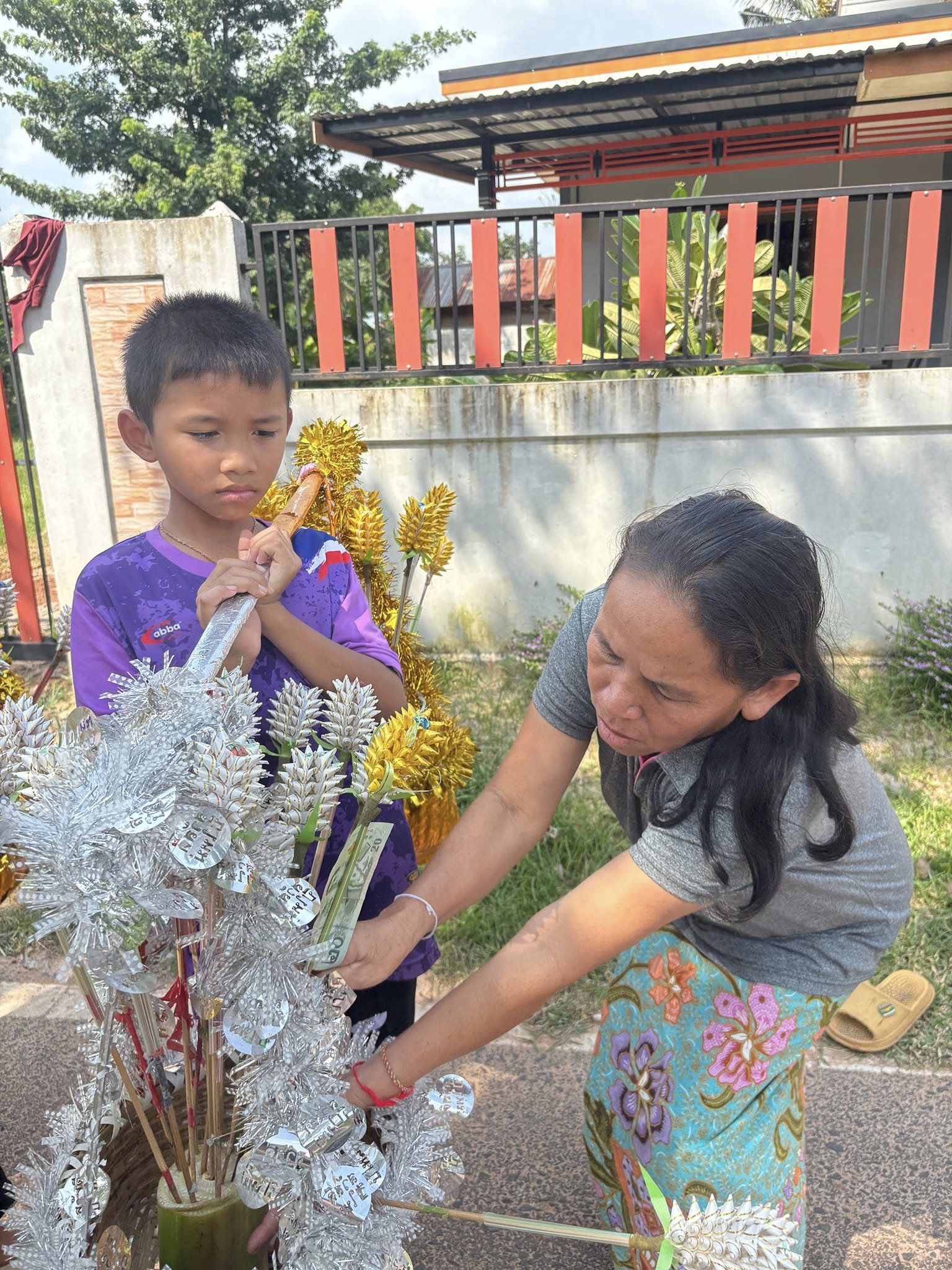 ต้อนรับเช้าสดใส V-Star ตัวน้อยบอกบุญกฐินฯ