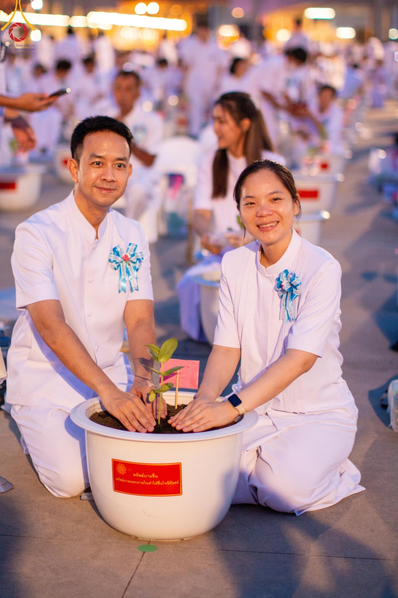 วัดพระธรรมกายจัดปฏิบัติธรรม สวดมนต์ นั่งสมาธิ จุดประทีป เนื่องในวันคล้ายวันเกิด 140 ปี พระมงคลเทพมุนี (สด จนฺทสโร) พระผู้ปราบมาร