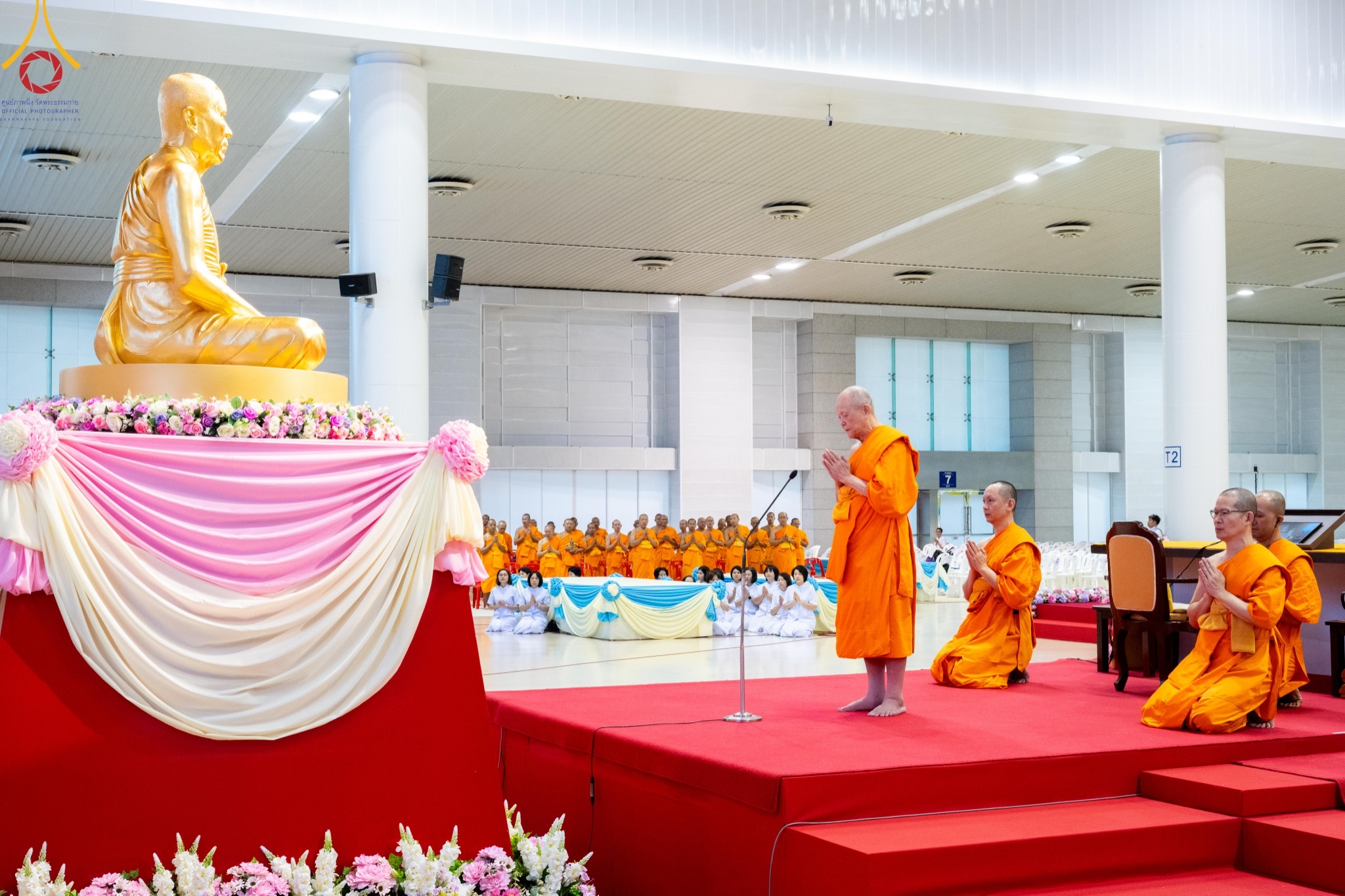 วัดพระธรรมกายจัดปฏิบัติธรรม สวดมนต์ นั่งสมาธิ จุดประทีป เนื่องในวันคล้ายวันเกิด 140 ปี พระมงคลเทพมุนี (สด จนฺทสโร) พระผู้ปราบมาร