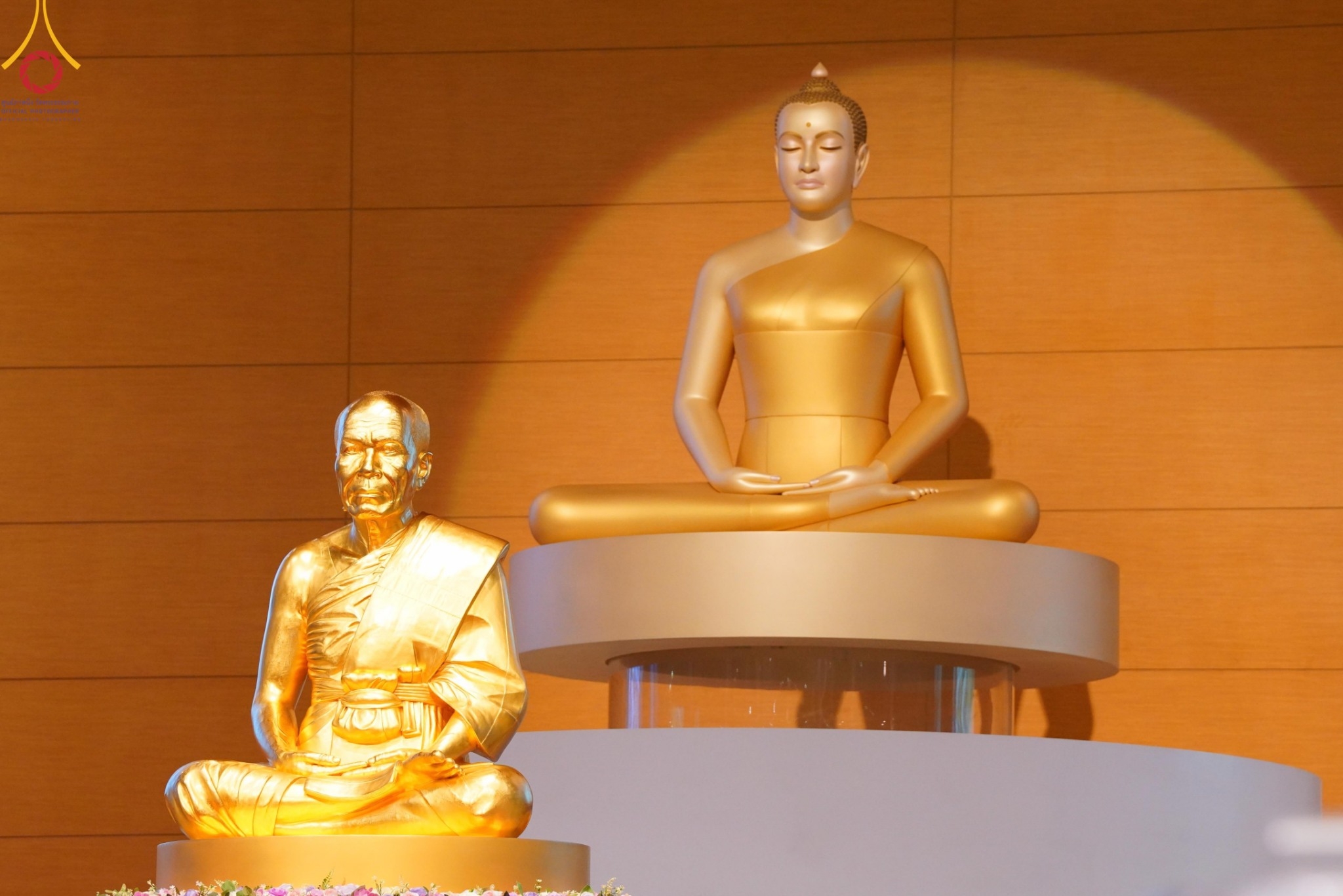 วัดพระธรรมกายจัดปฏิบัติธรรม สวดมนต์ นั่งสมาธิ จุดประทีป เนื่องในวันคล้ายวันเกิด 140 ปี พระมงคลเทพมุนี (สด จนฺทสโร) พระผู้ปราบมาร