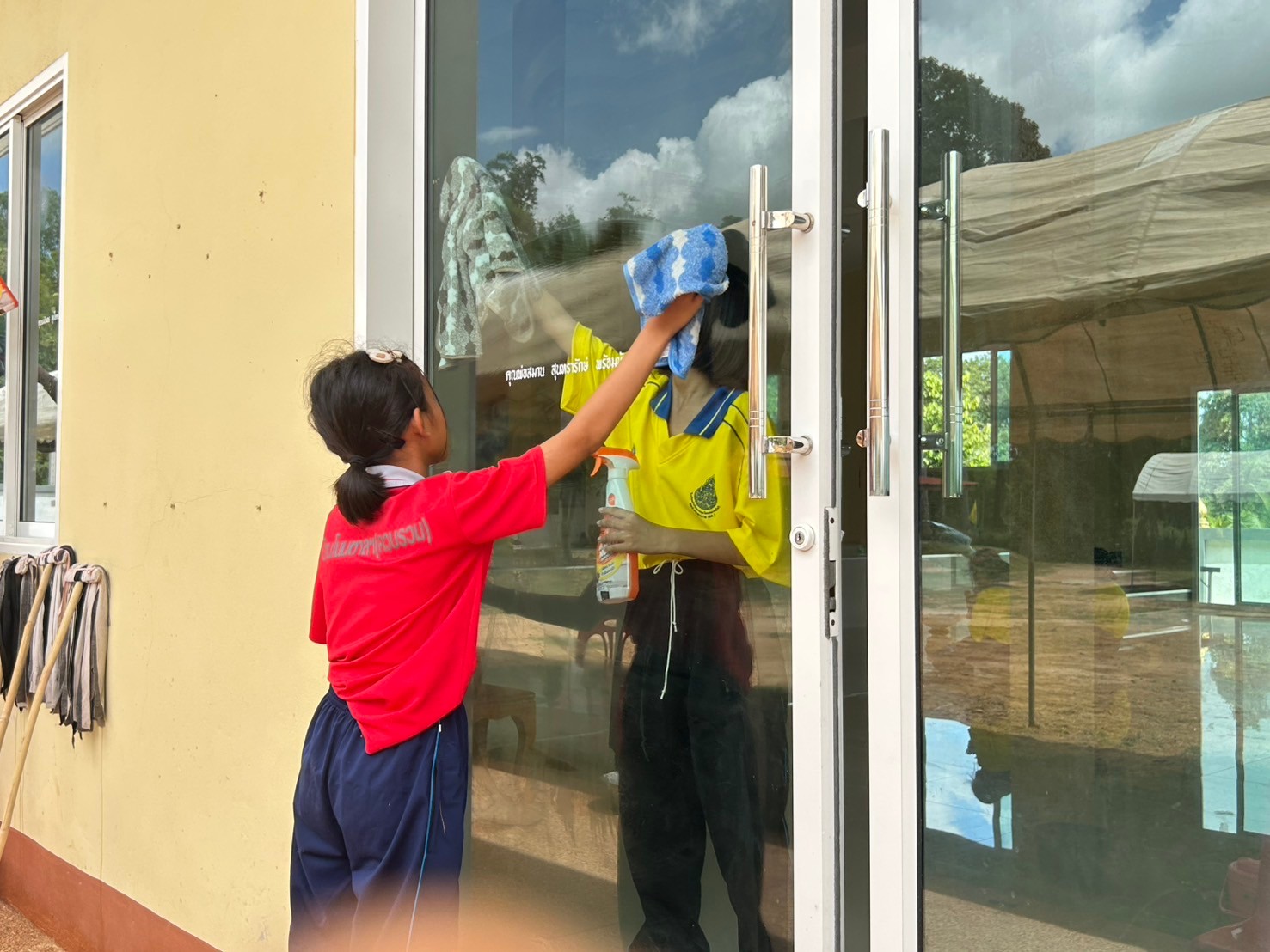 เตรียมงานบุญทอดกฐินสัมฤทธิ์เด็กดี V-Star โรงเรียนบ้านเปลือยน้ำสามัคคี