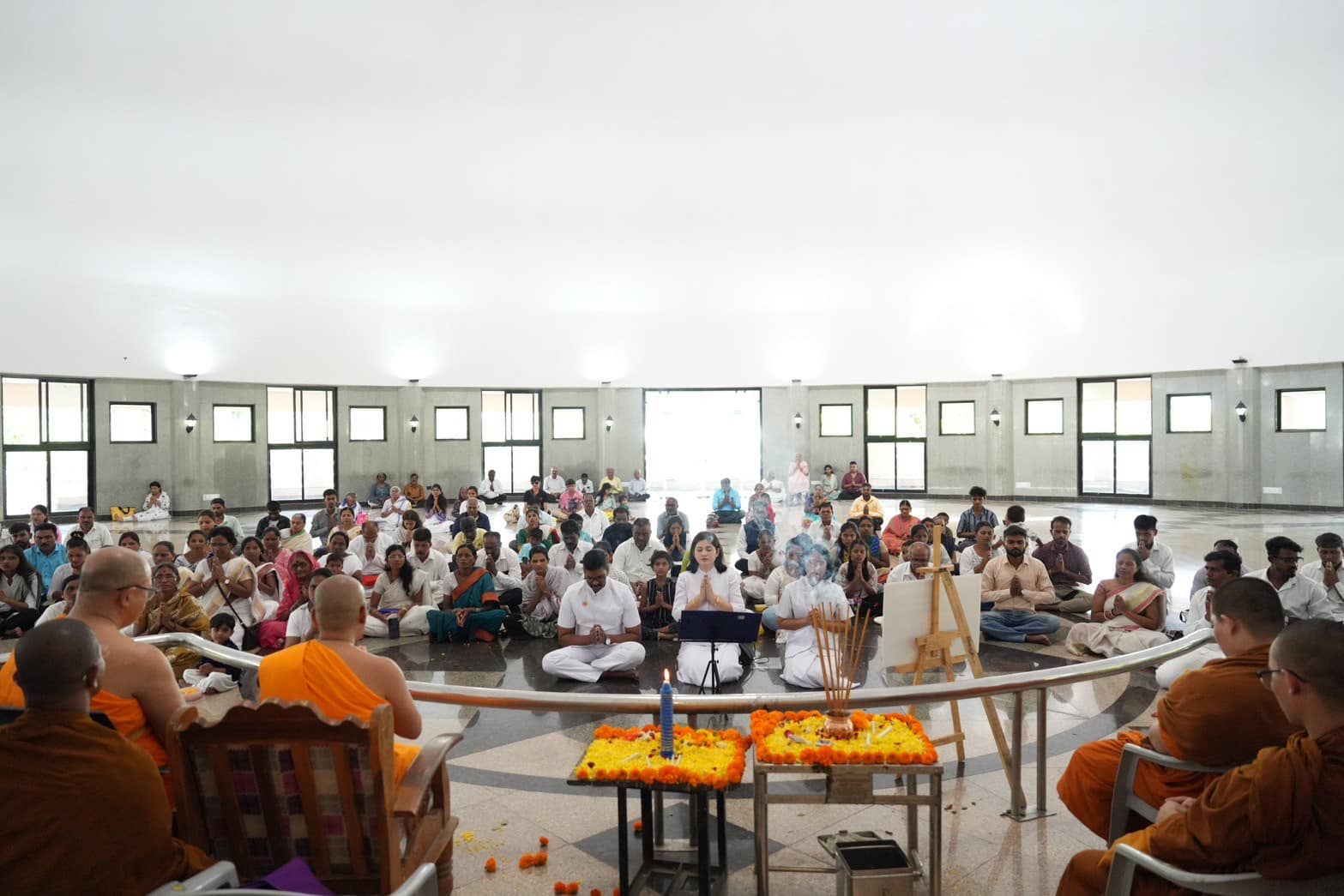 กฐินสมทบต่างประเทศ หลวงพ่อธัมมชโย ณ มหาวิหารอนุสรณ์สถานพุทธ ถ้ำไตรรัศมี