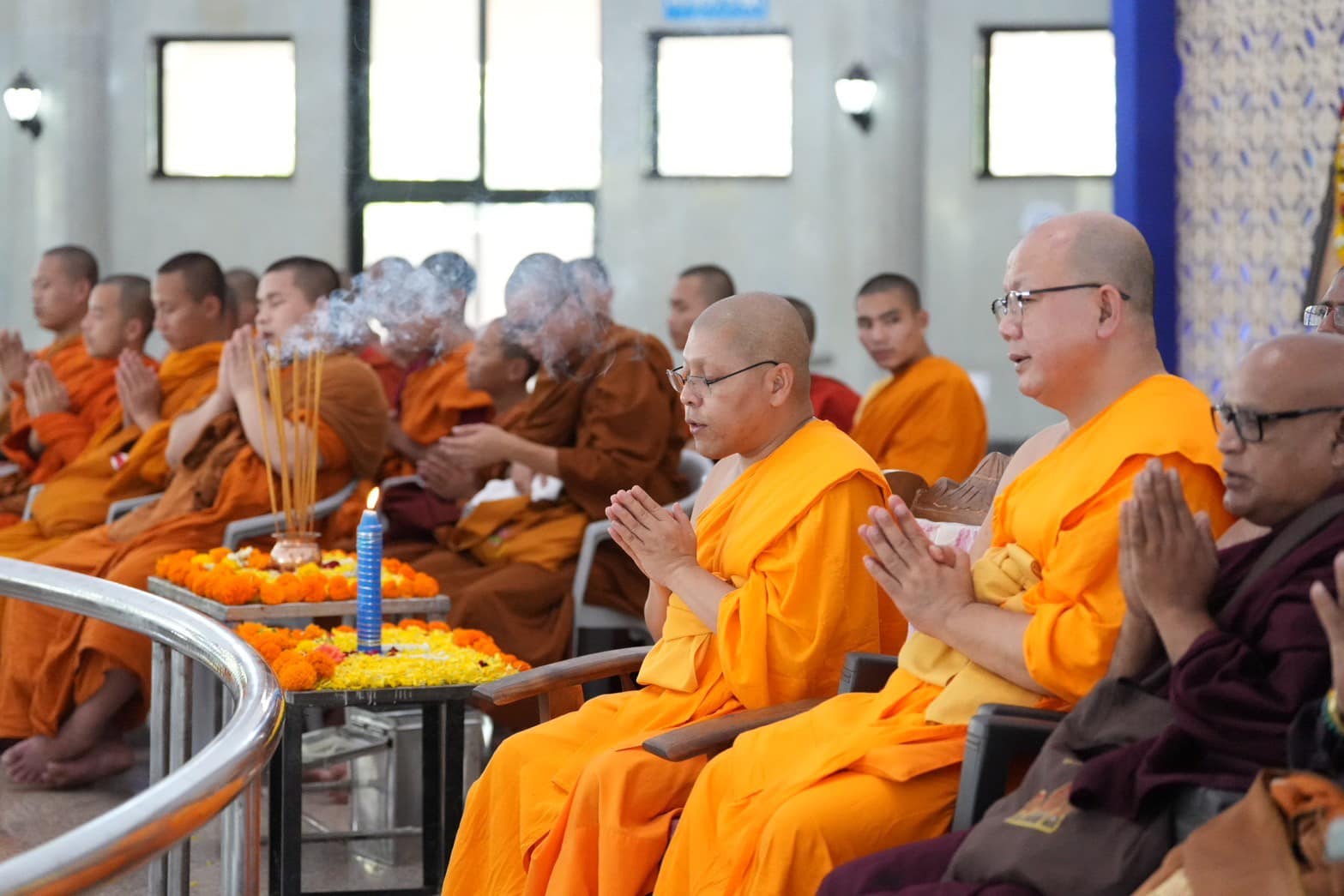 กฐินสมทบต่างประเทศ หลวงพ่อธัมมชโย ณ มหาวิหารอนุสรณ์สถานพุทธ ถ้ำไตรรัศมี