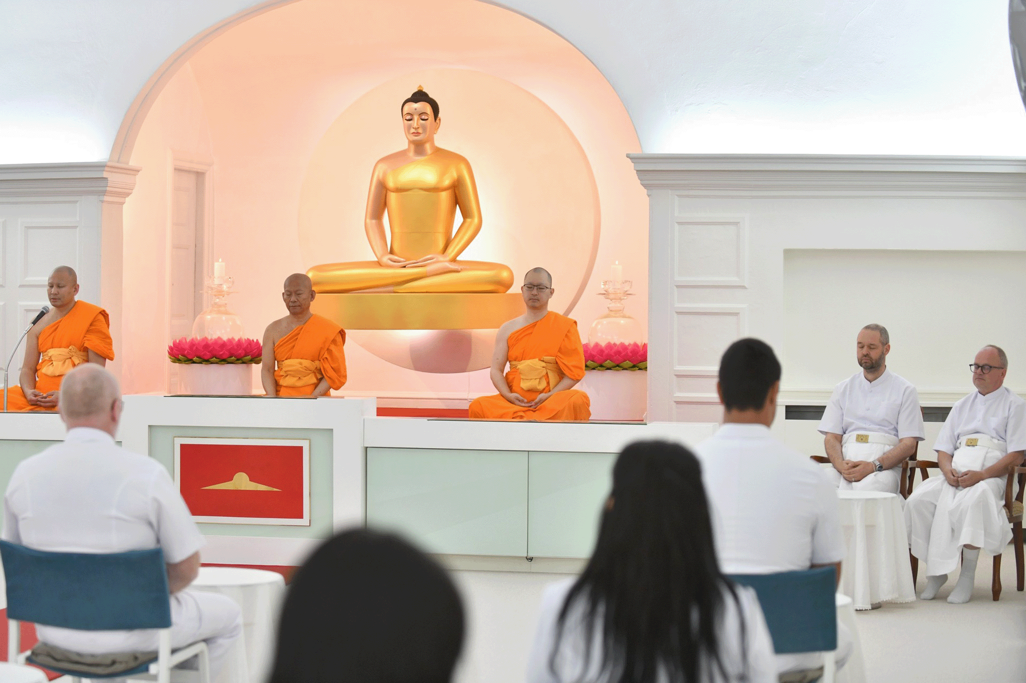 วัดพระธรรมกายคอร์ซัวร์ ลุสท์สโกว จัดพิธีตัดปอยผมนาคธรรมทายาทชาวเดนมาร์ก