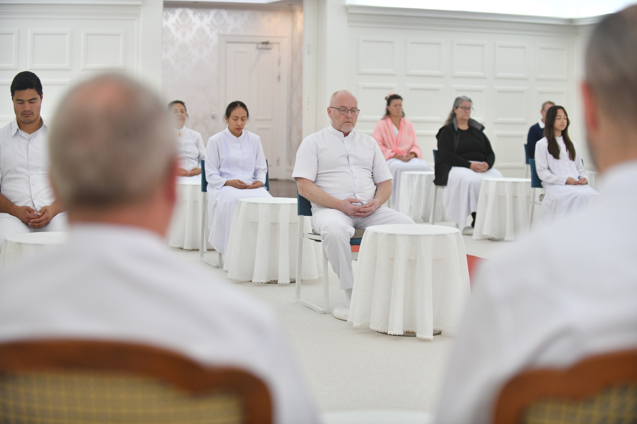 วัดพระธรรมกายคอร์ซัวร์ ลุสท์สโกว จัดพิธีตัดปอยผมนาคธรรมทายาทชาวเดนมาร์ก