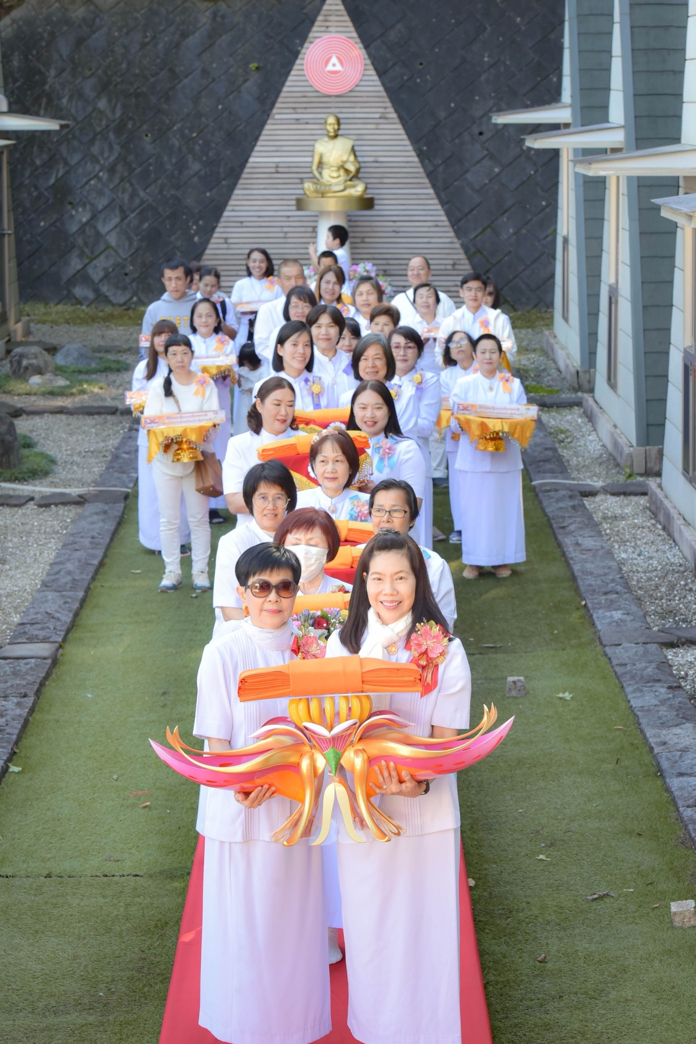 พิธีทอดกฐินบรมจักรพรรดิ เพื่อสร้างทุกสิ่ง ณ วัดพระธรรมกายกุมมะ