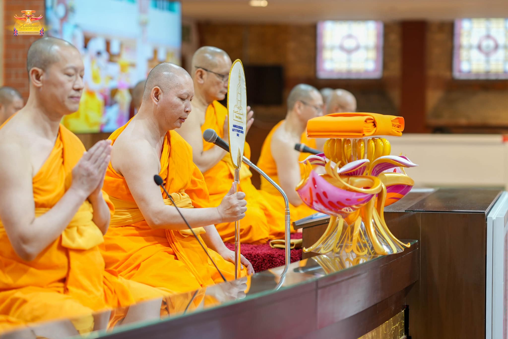 วัดพระธรรมกายลอนดอน จัดพิธีทอดกฐินสามัคคี