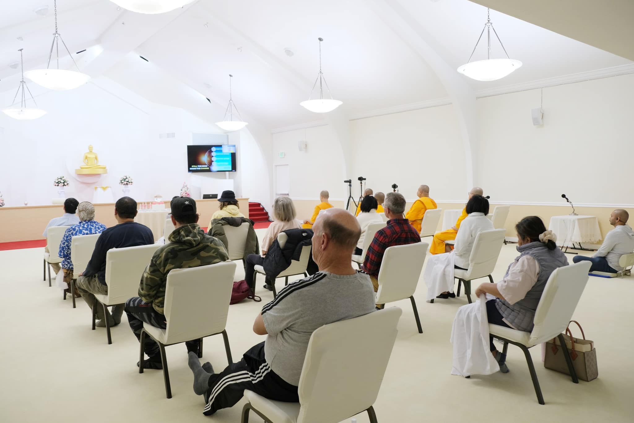 วัดพระธรรมกายซิลิคอนวัลเลย์ จัดกิจกรรม Full Moon Meditation
