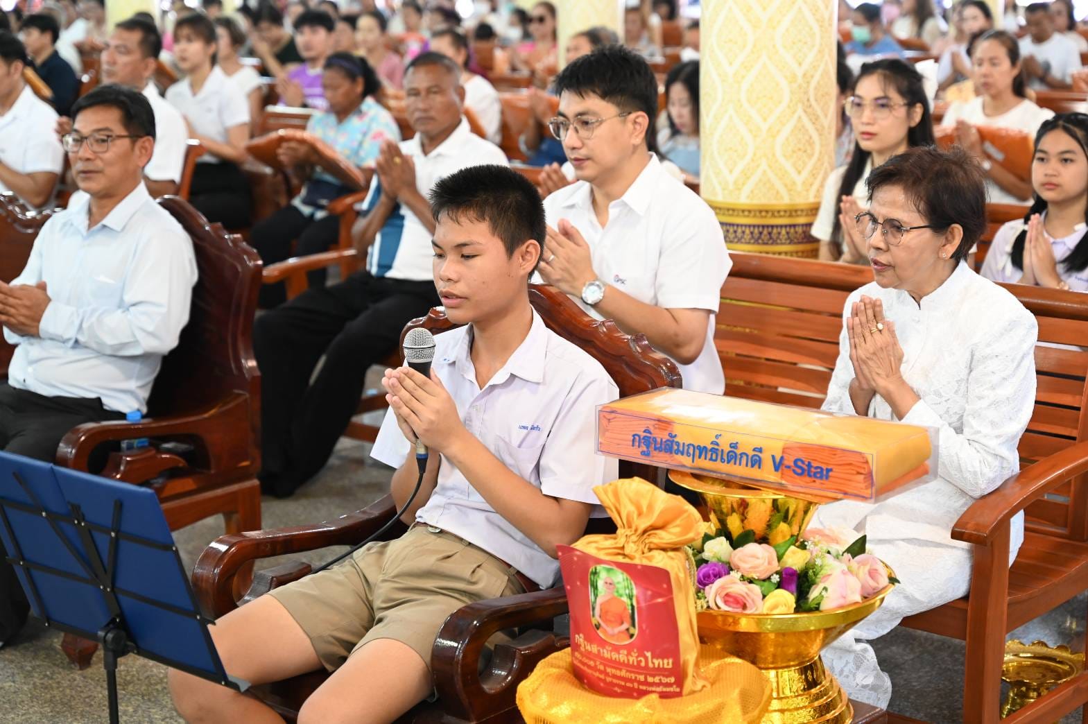 คณะครูและนักเรียน โรงเรียนชุมชนวัดทับมา  ทอดกฐินสัมฤทธิ์ ณ วัดเขาไผ่ จังหวัดระยอง