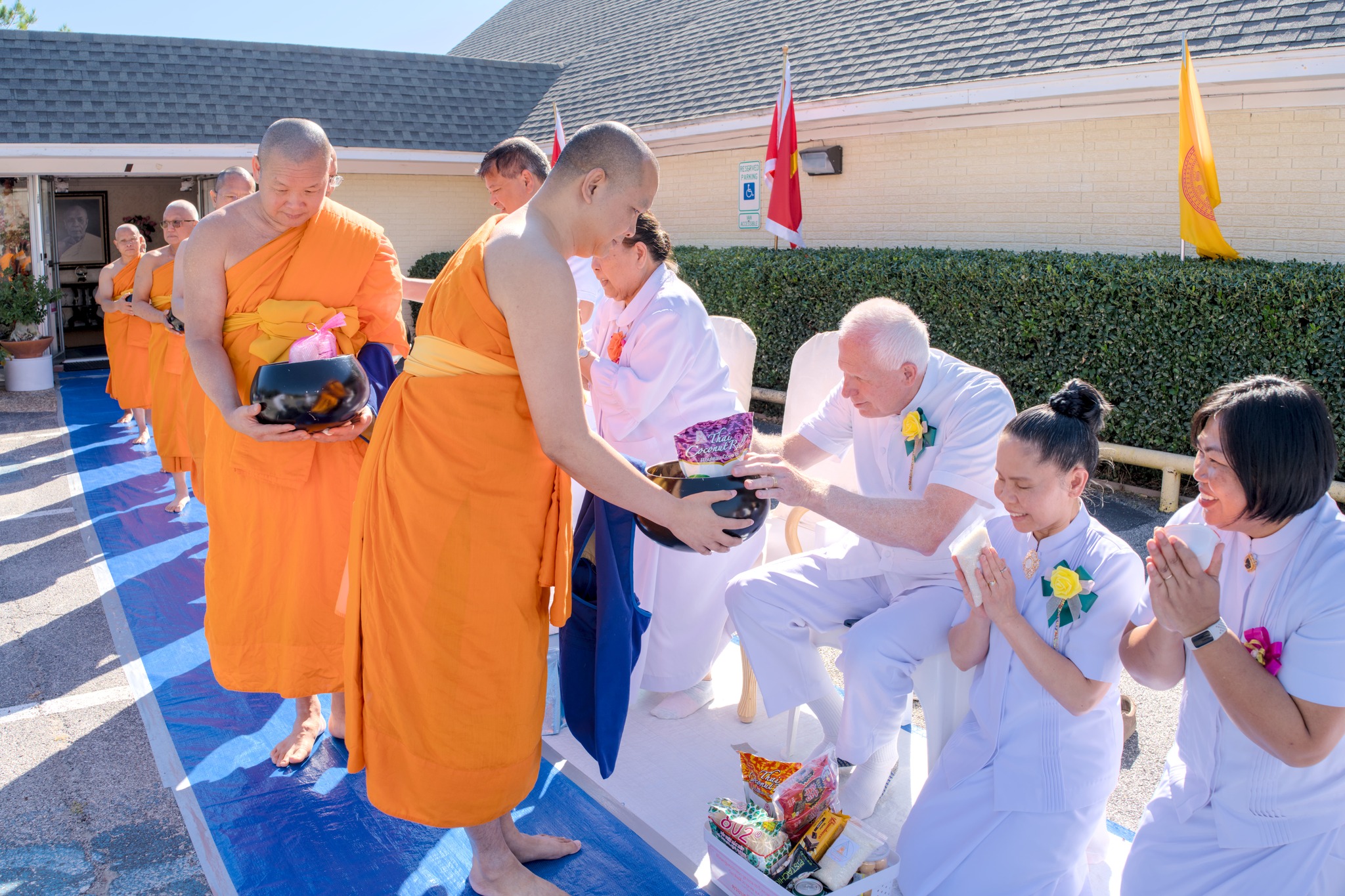 วัดพระธรรมกายเท็กซัส จัดพิธีทอดกฐินสมปรารถนา บูชาธรรม 80 ปี หลวงพ่อธัมมชโย