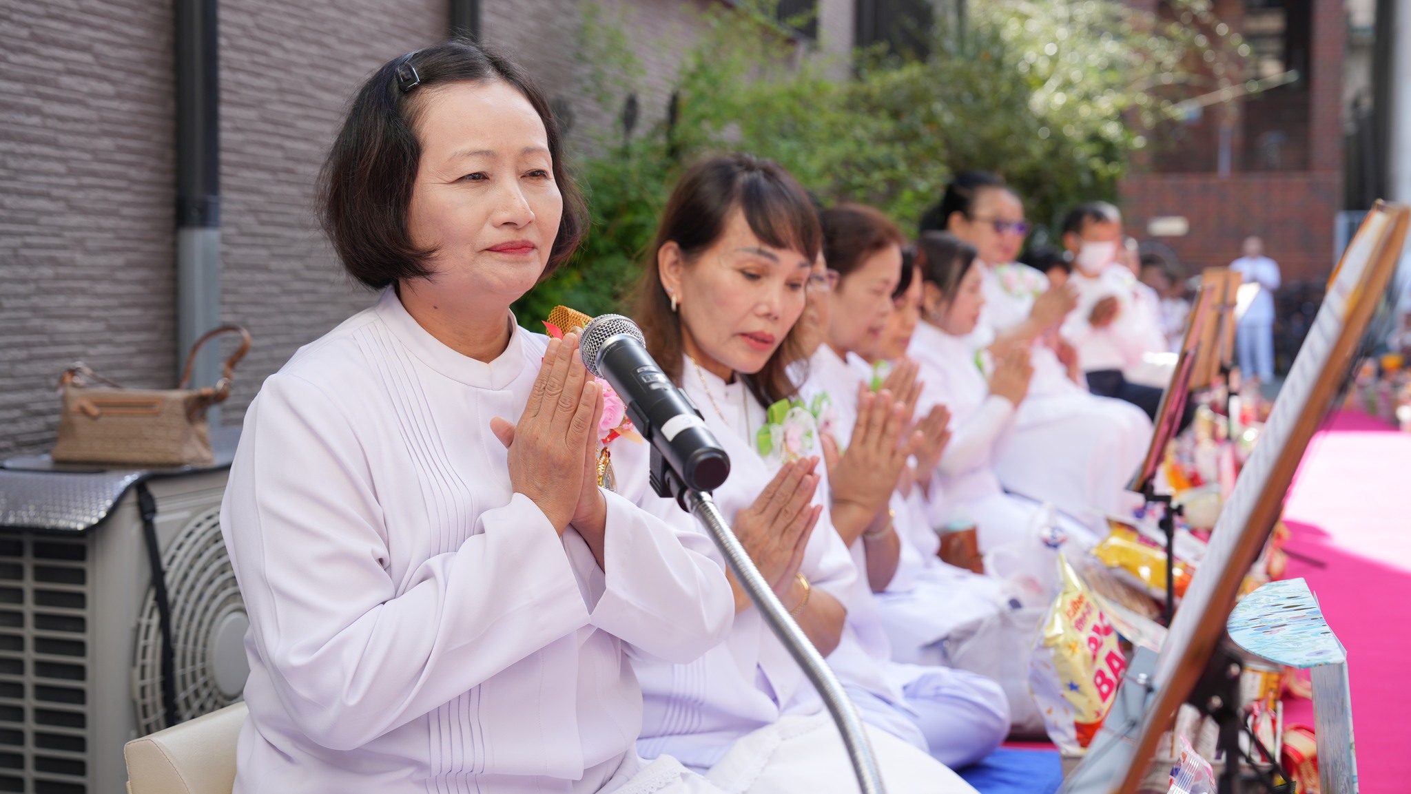 วัดพระธรรมกายโอซาก้า จัดพิธีทอดกฐิน