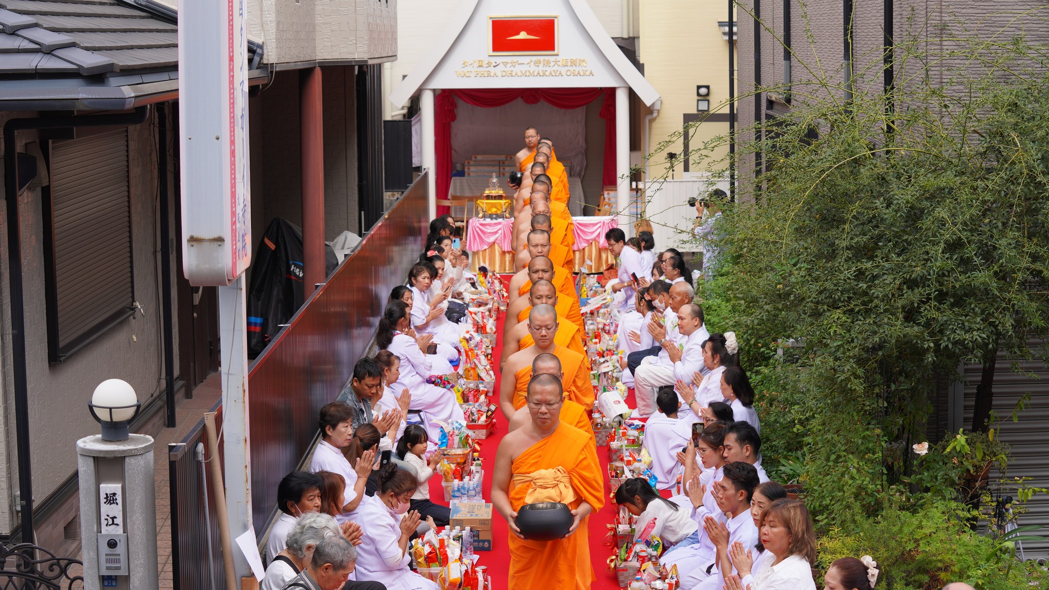วัดพระธรรมกายโอซาก้า จัดพิธีทอดกฐิน