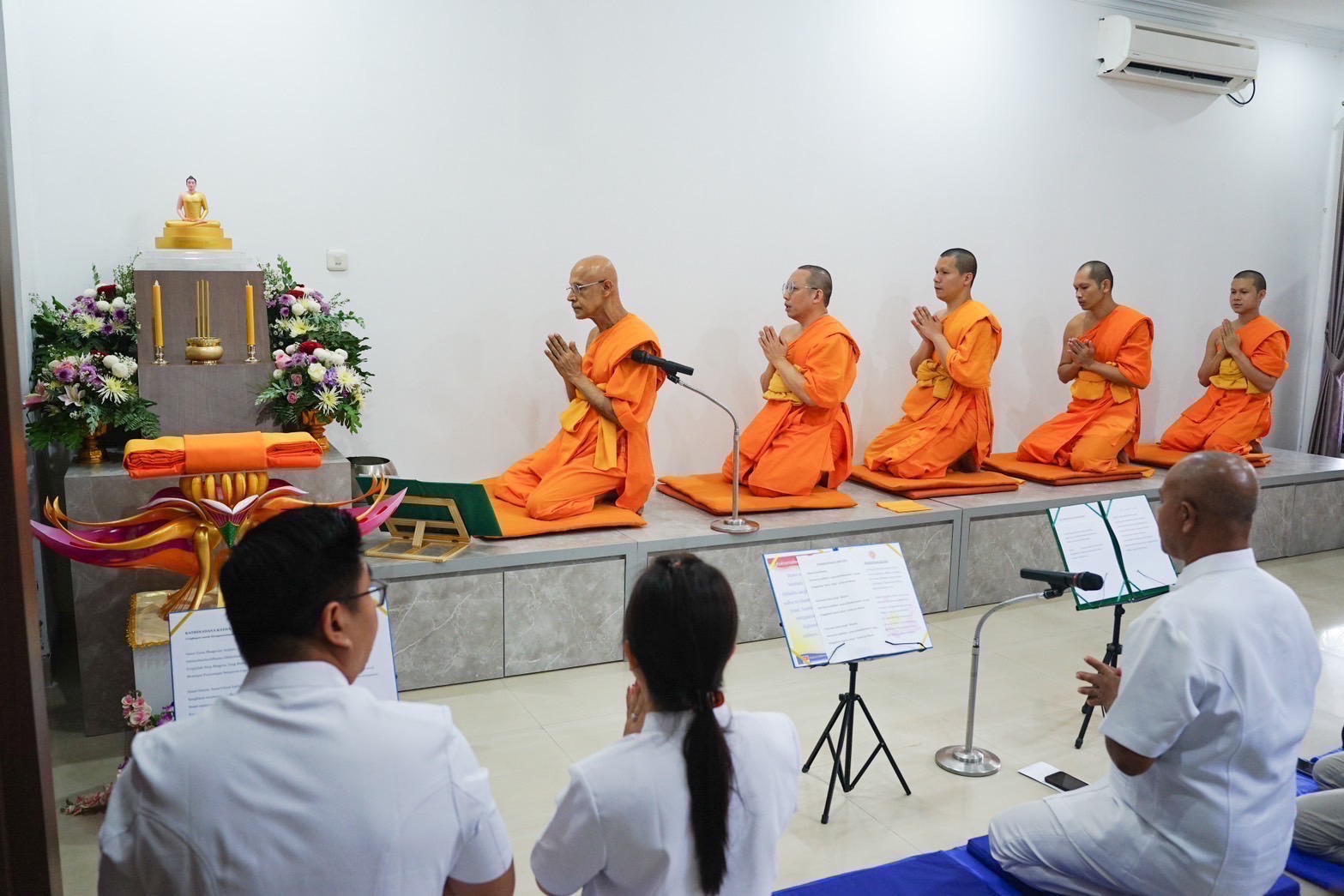 วัดพุทธยอกยาการ์ต้า จัดงานบุญพิธีทอดกฐินสามัคคี