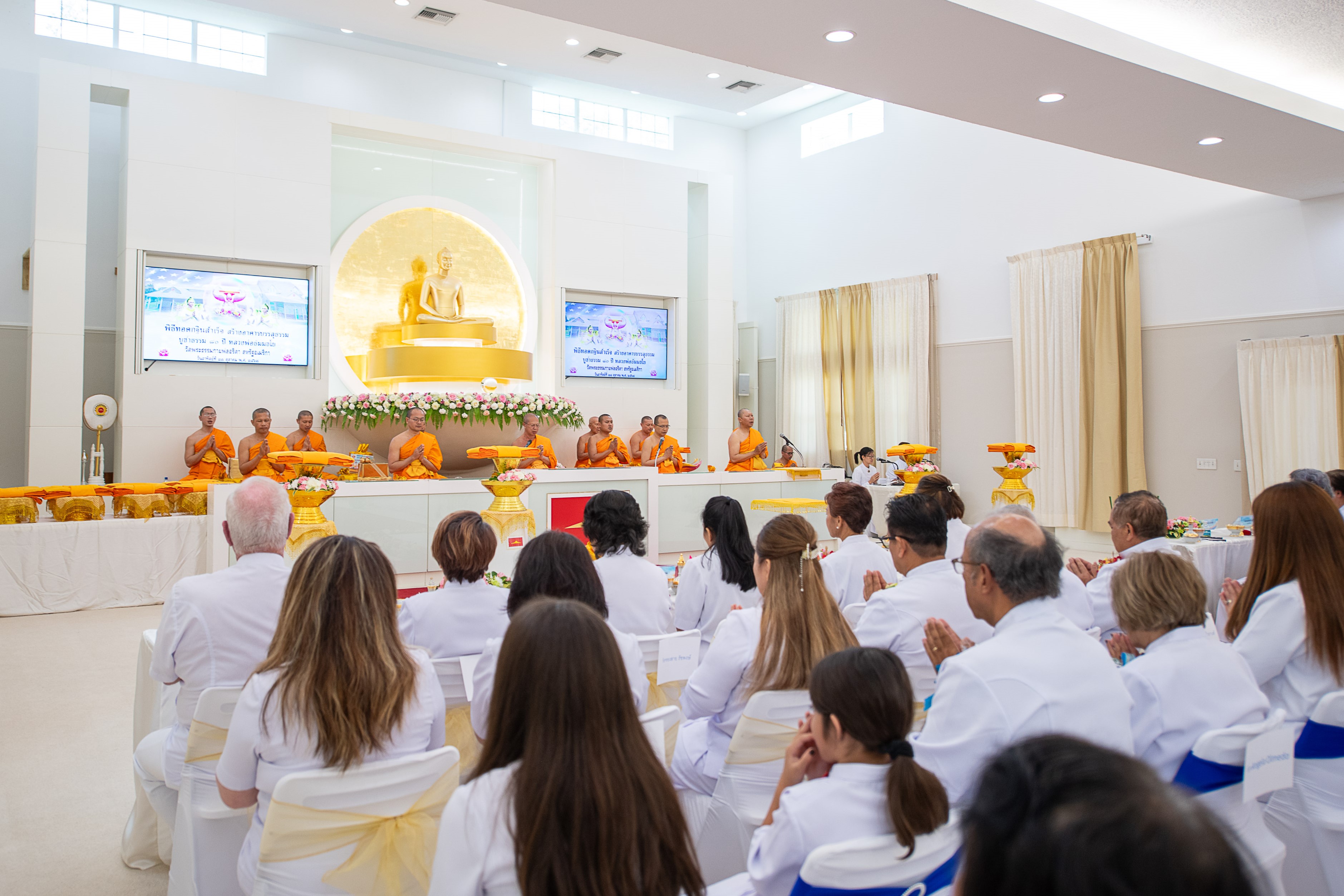 วัดพระธรรมกายฟลอริดา จัดพิธี “ทอดกฐินสำเร็จ สร้างอาคารบรรลุธรรม”