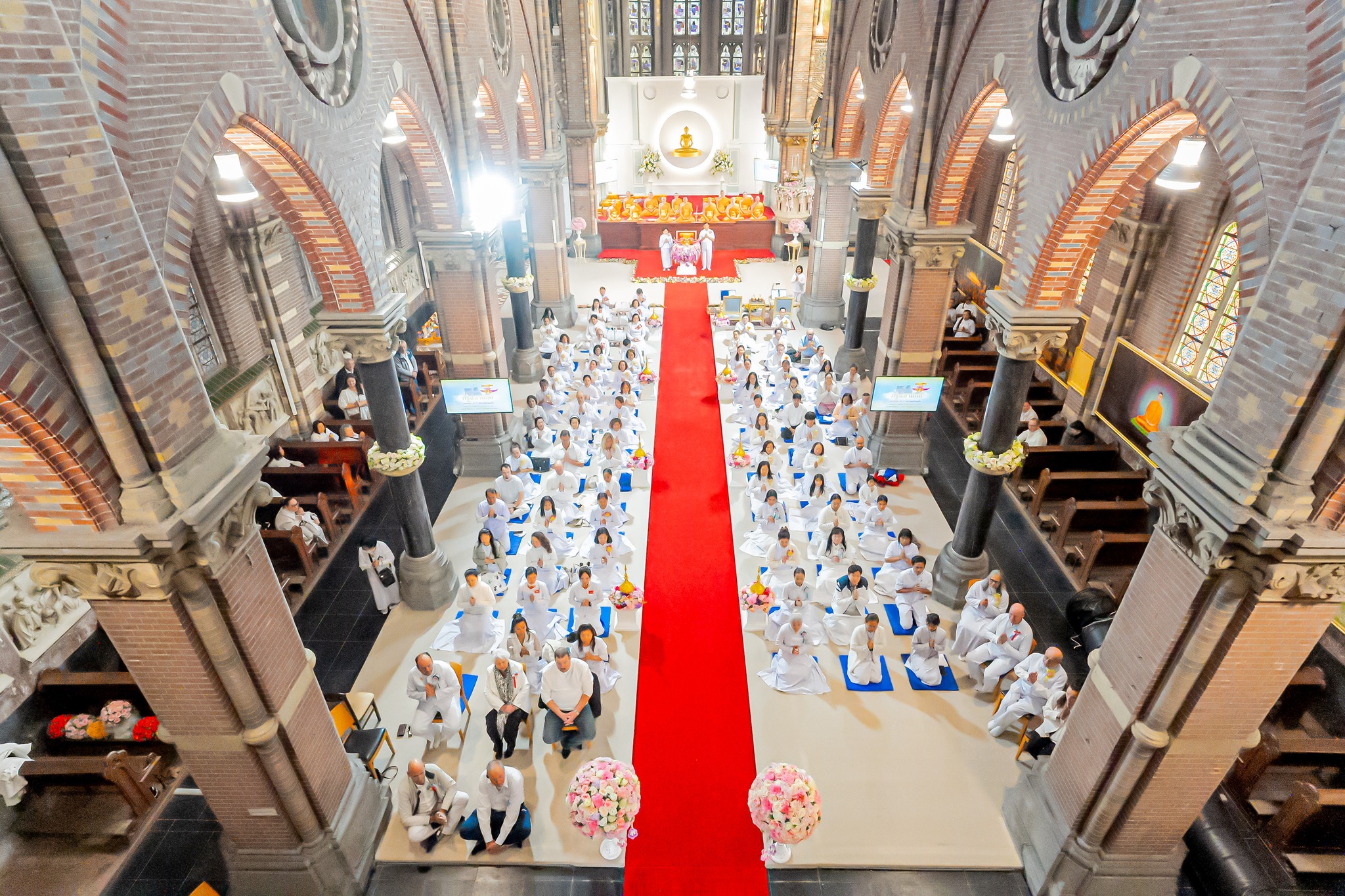 วัดพระธรรมกายเนเธอร์แลนด์ จัดพิธีทอดกฐินบรมจักรพรรดิ